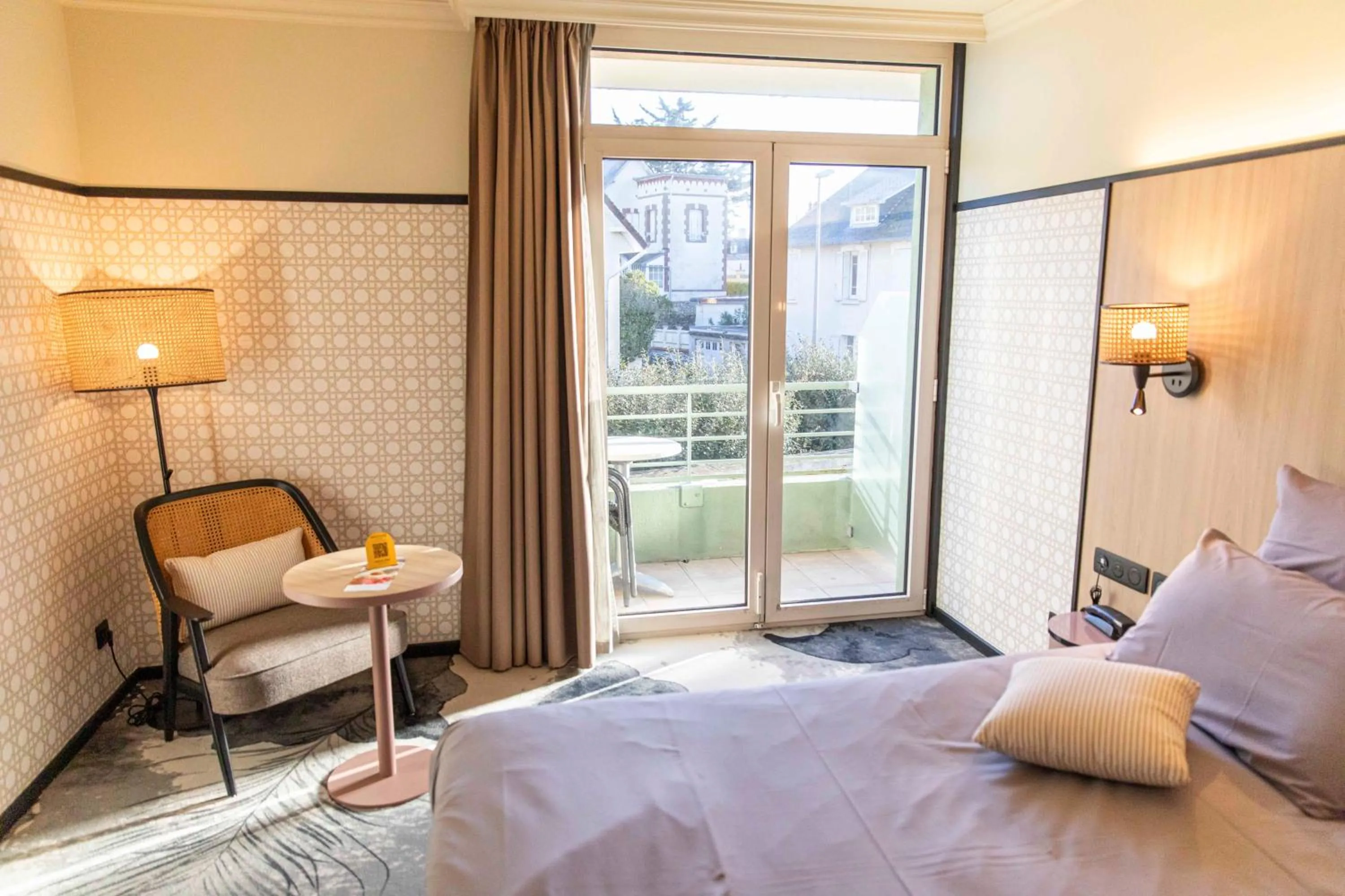 Bed in Mercure Granville Le Grand Large