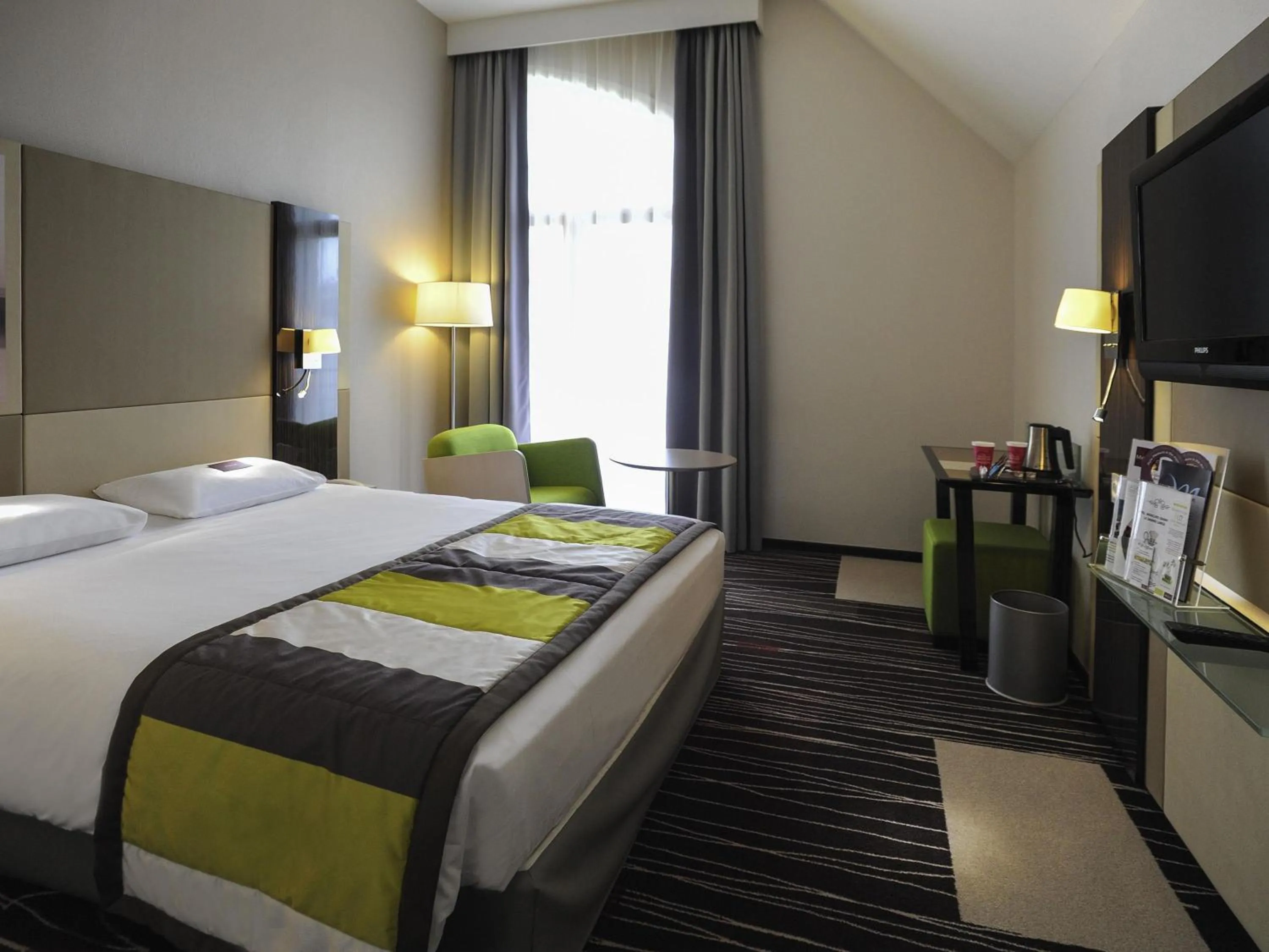 Bedroom, Bed in Mercure Granville Le Grand Large