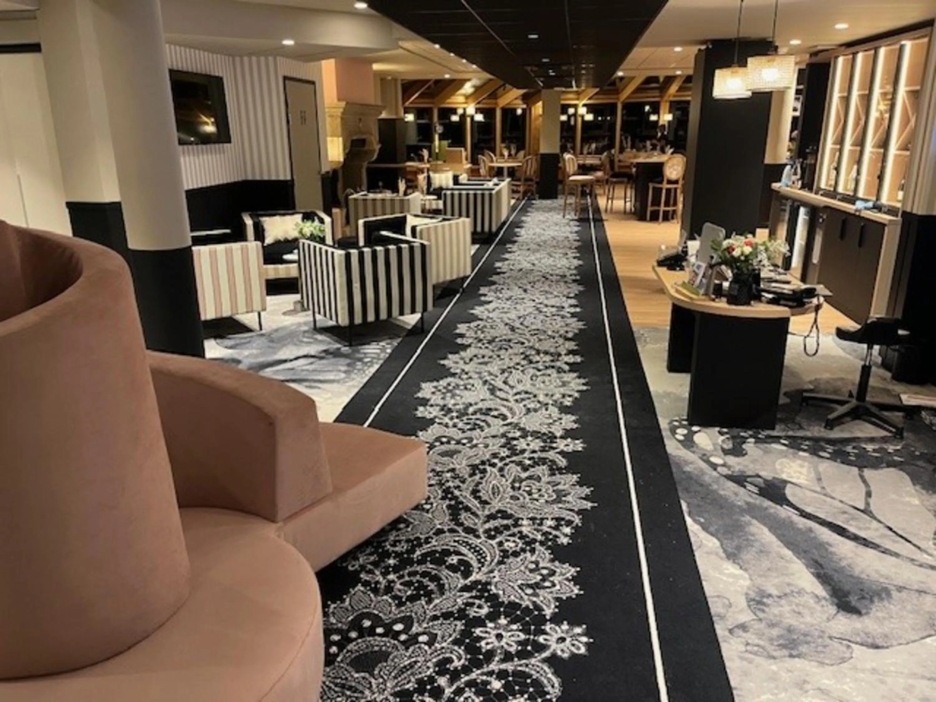 Lobby or reception in Mercure Granville Le Grand Large