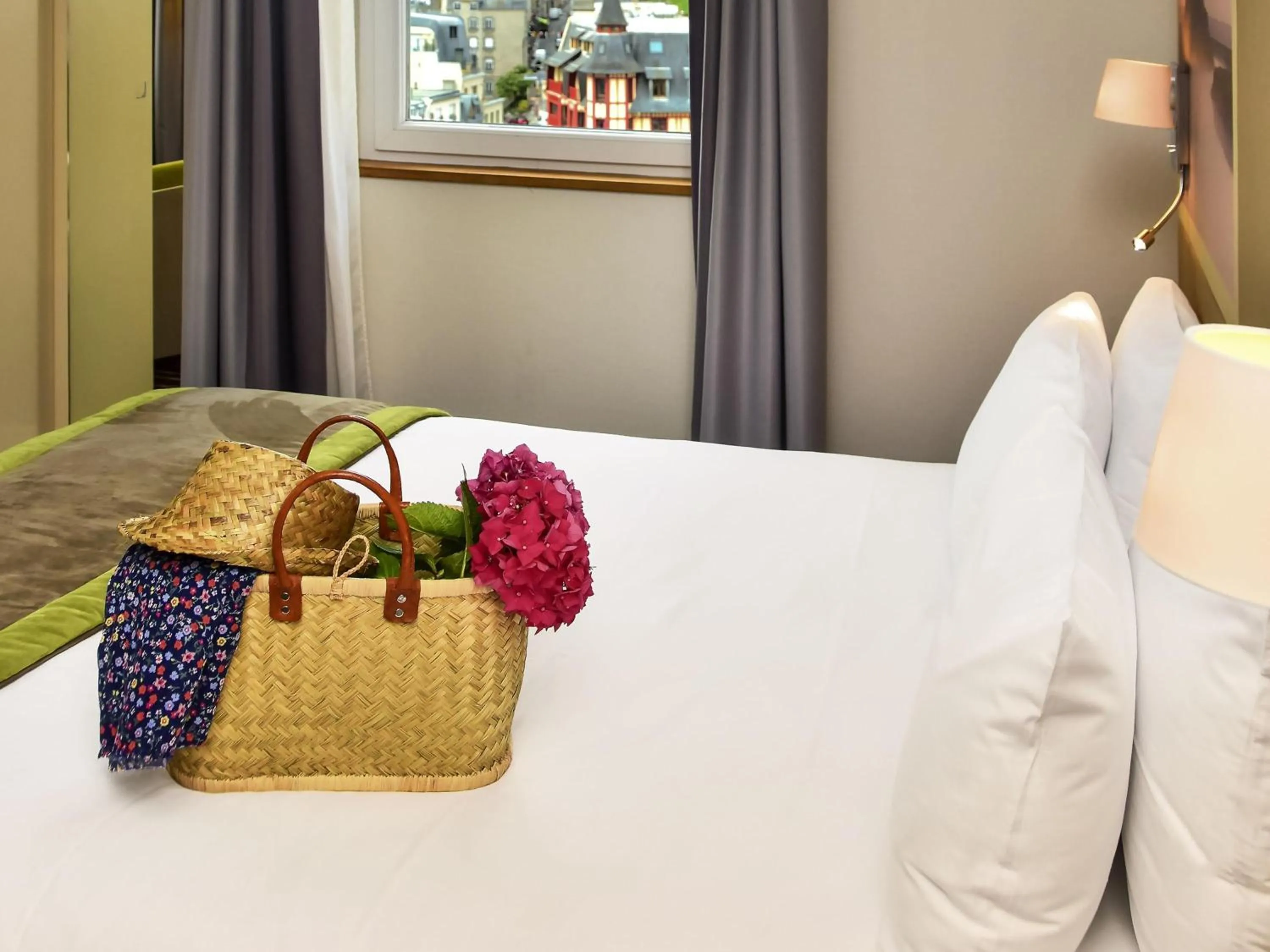 Bedroom, Bed in Mercure Granville Le Grand Large