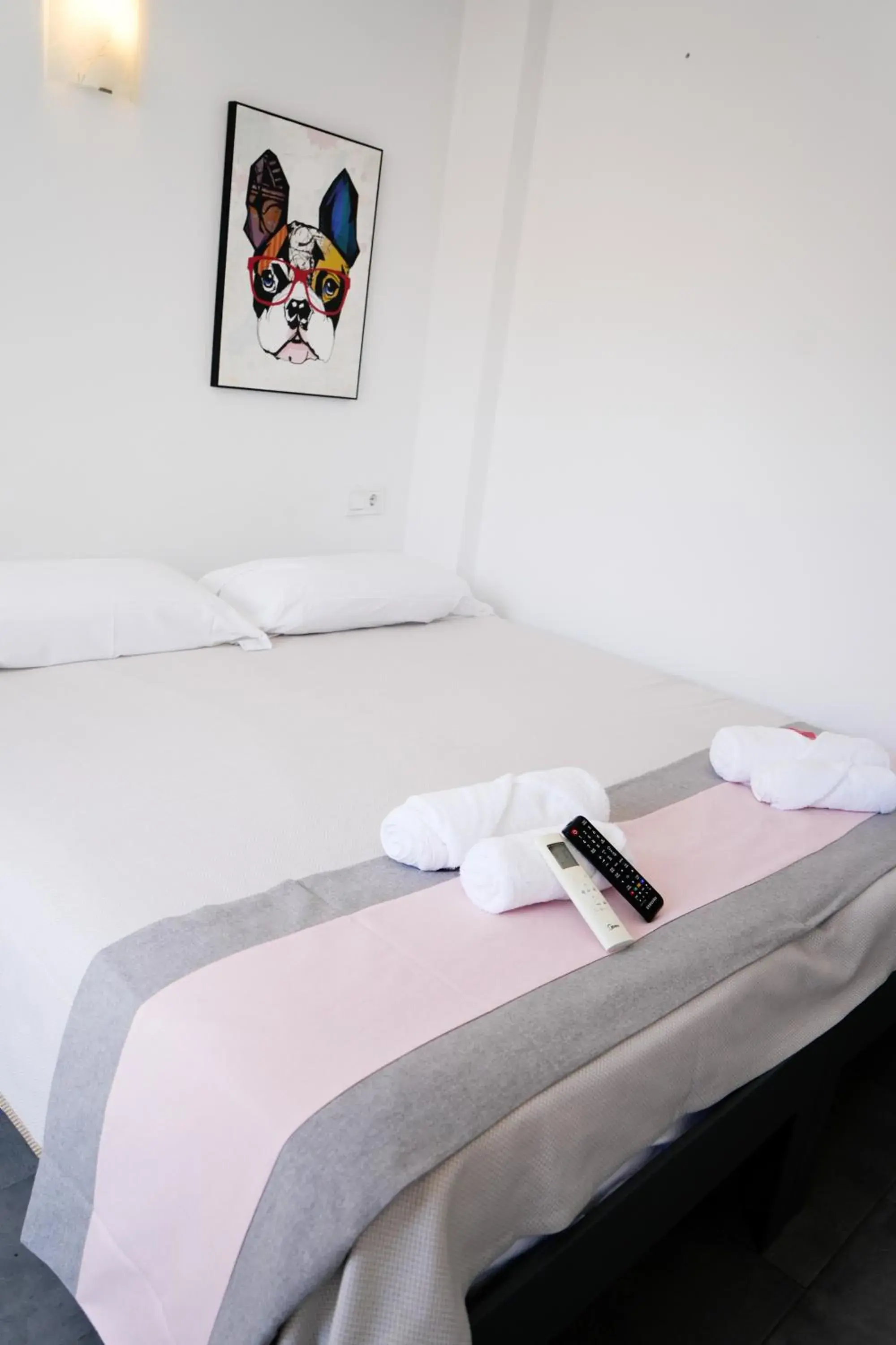 Double Room with Private Bathroom in New Art Hostel - Albergue Juvenil Double Room with Private Bathroom in New Art Hostel - Albergue Juvenil