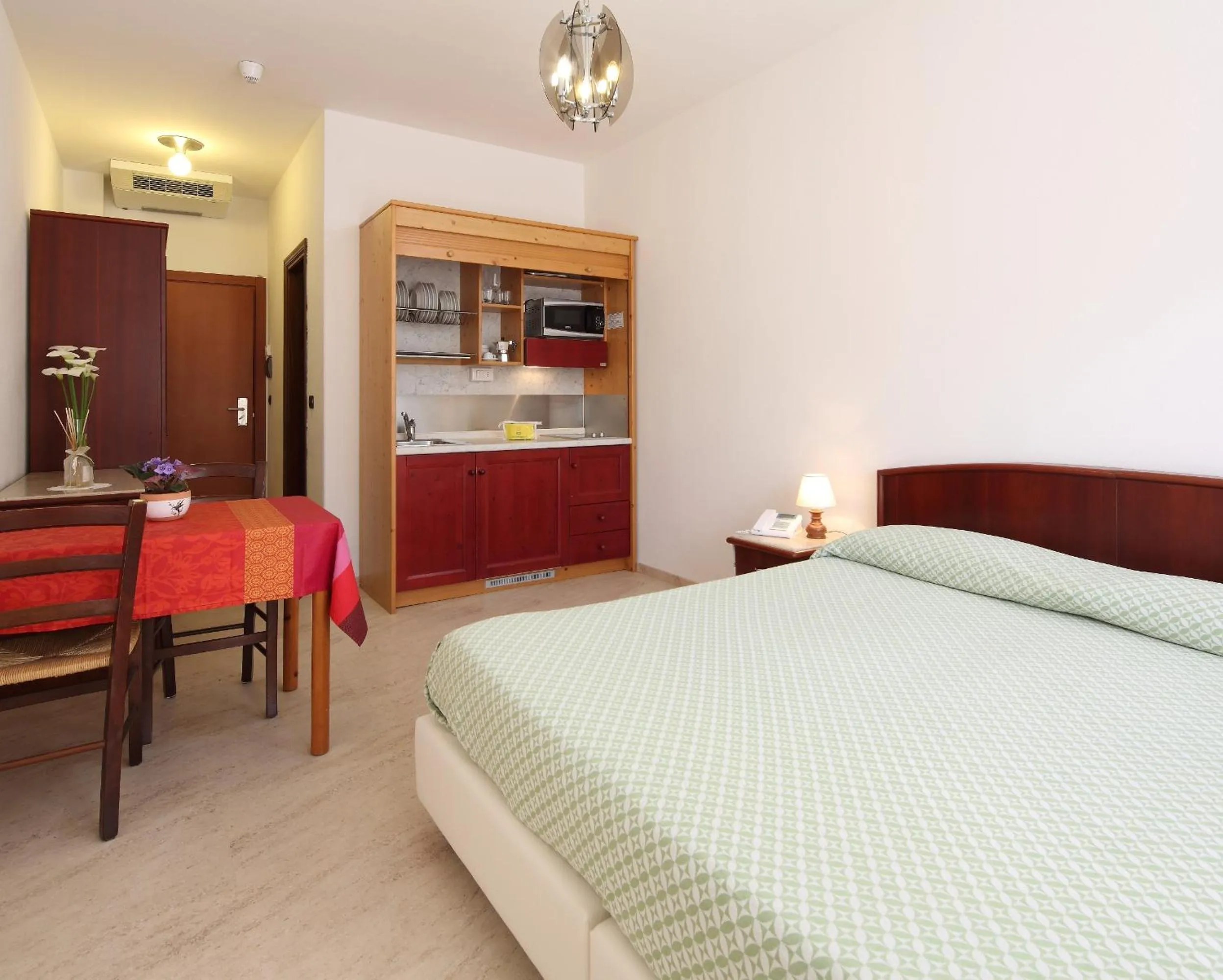 Kitchen or kitchenette, Bed in Residence Hotel Kriss
