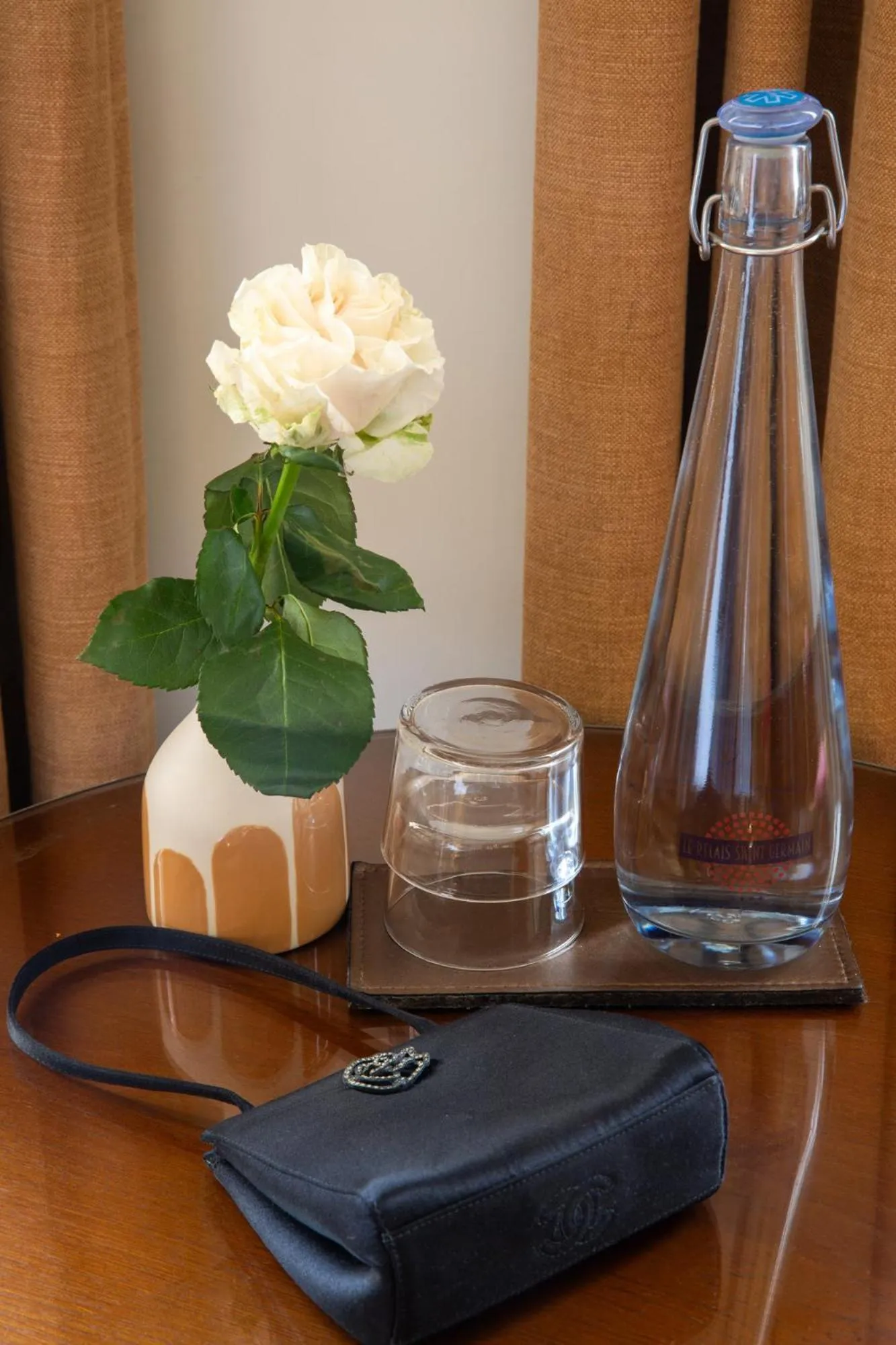 Bedroom in Hôtel Le Relais Saint-Germain