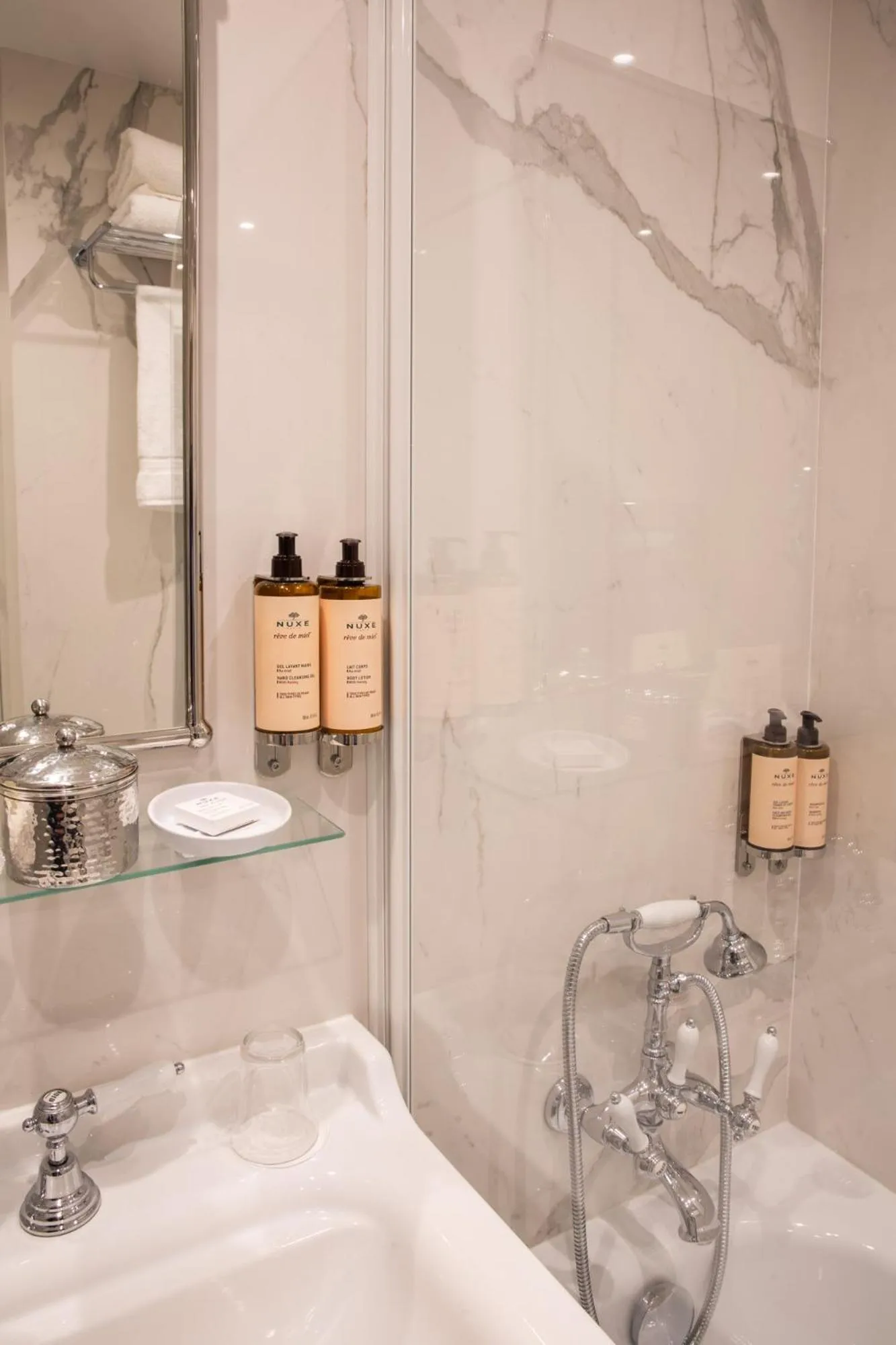 Bathroom in Hôtel Le Relais Saint-Germain