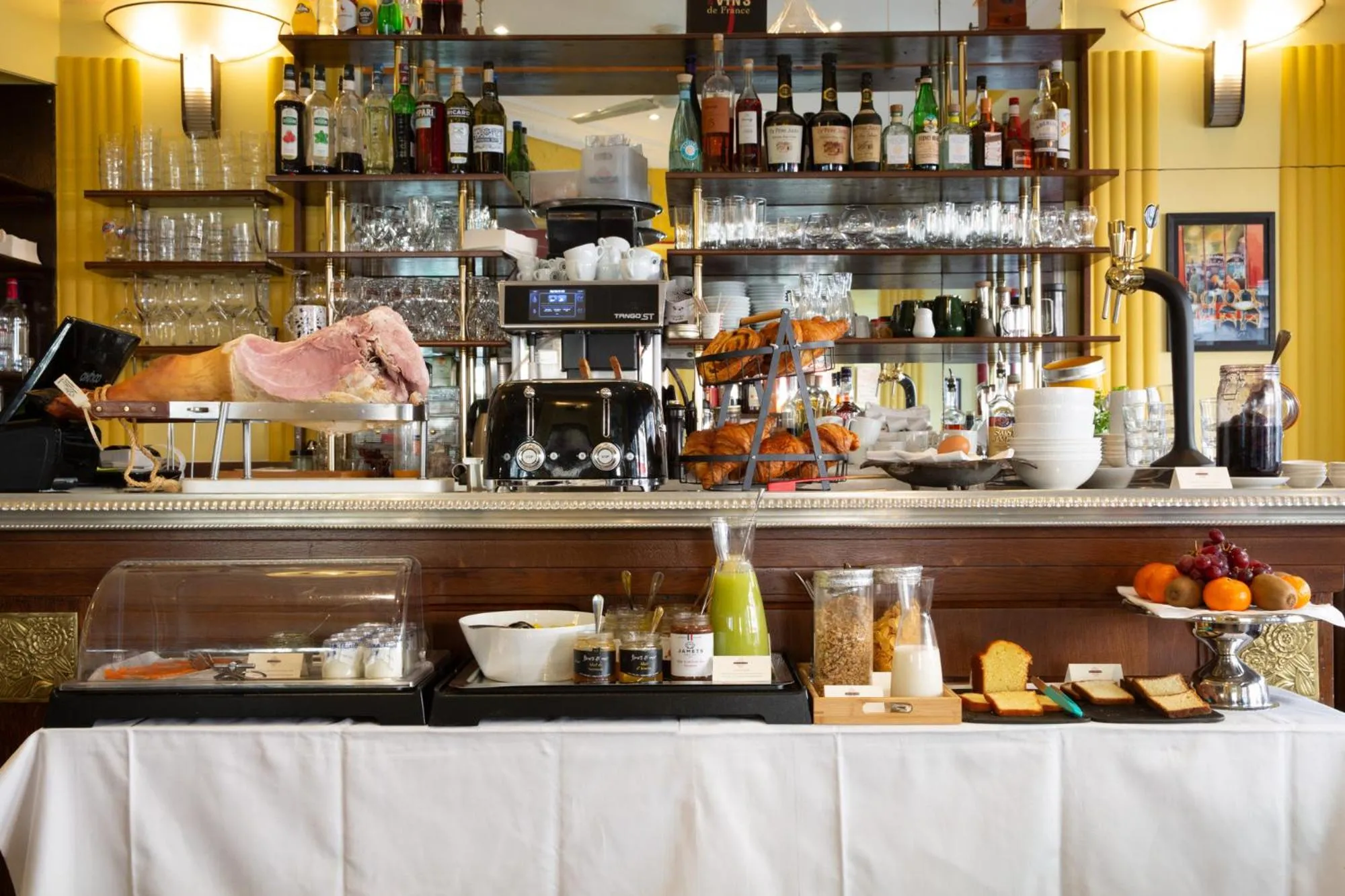 Breakfast in Hôtel Le Relais Saint-Germain