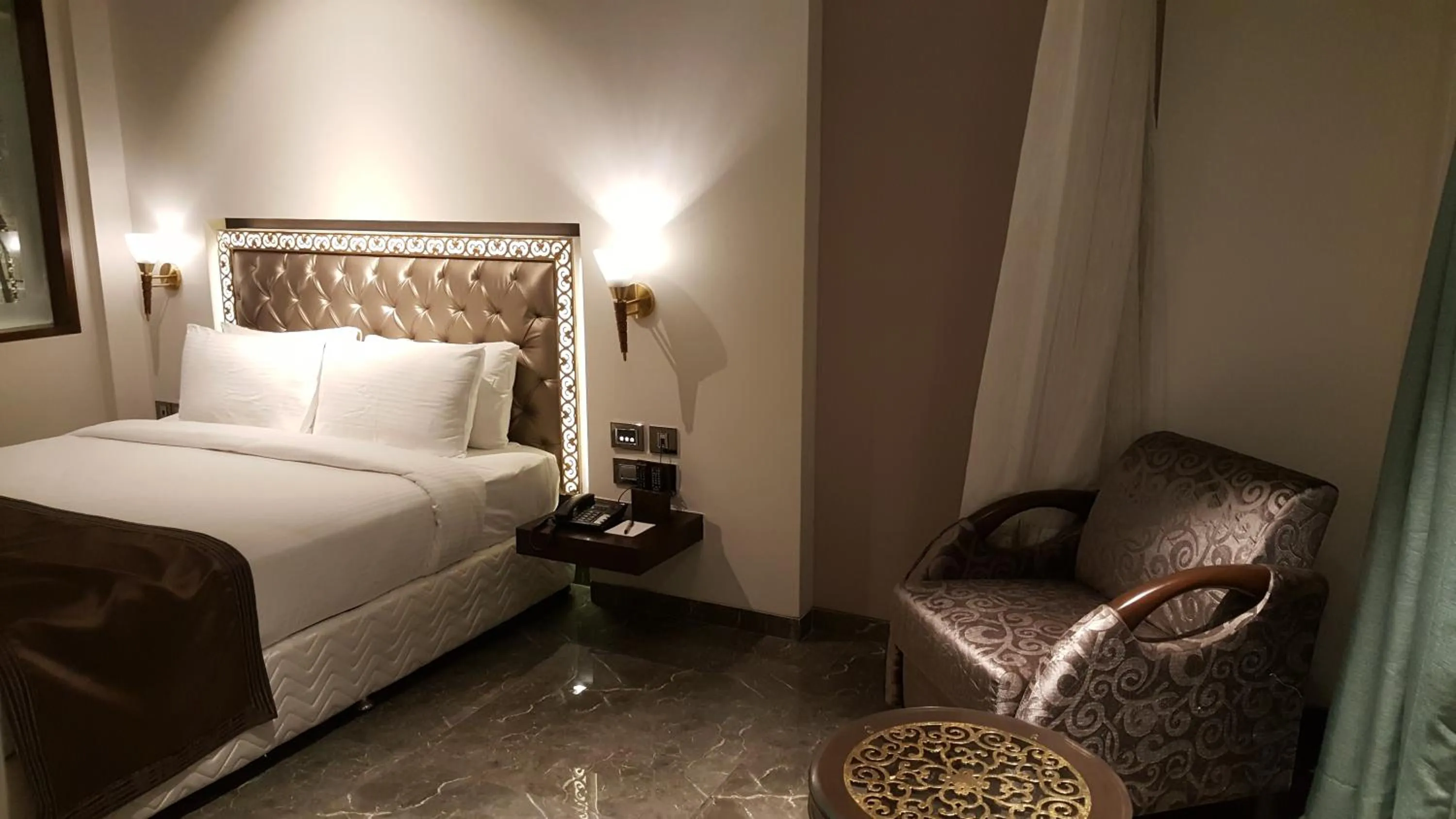 Bed in Hotel Peninsula Redpine