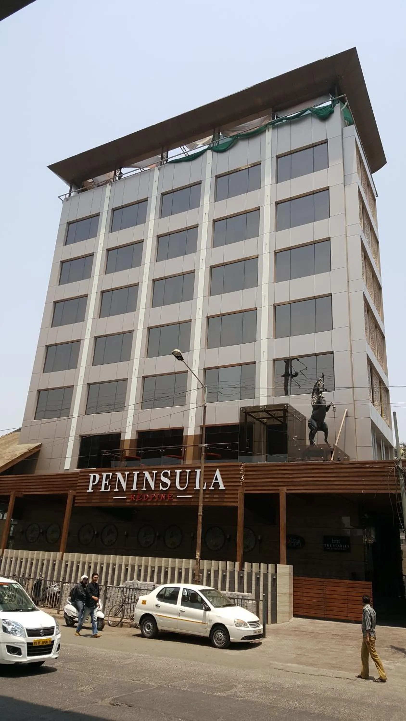 Property building in Hotel Peninsula Redpine