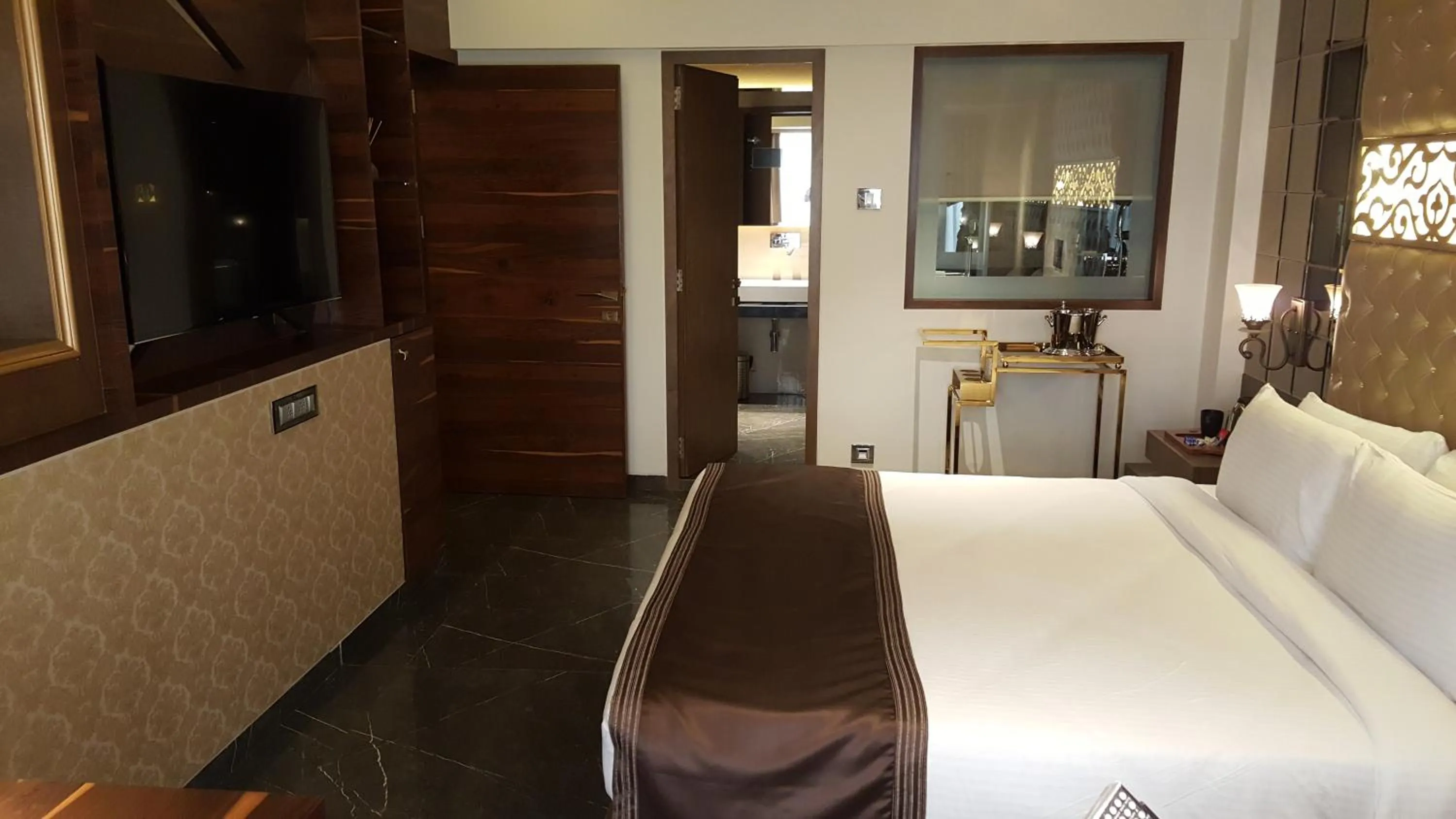 Bed in Hotel Peninsula Redpine