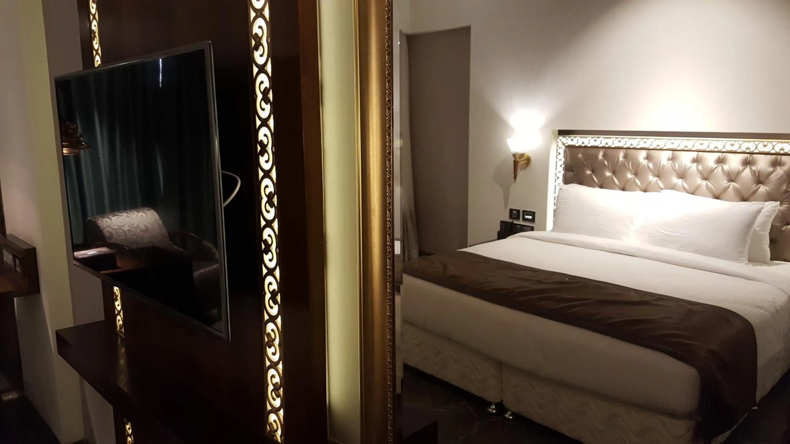 Bed in Hotel Peninsula Redpine