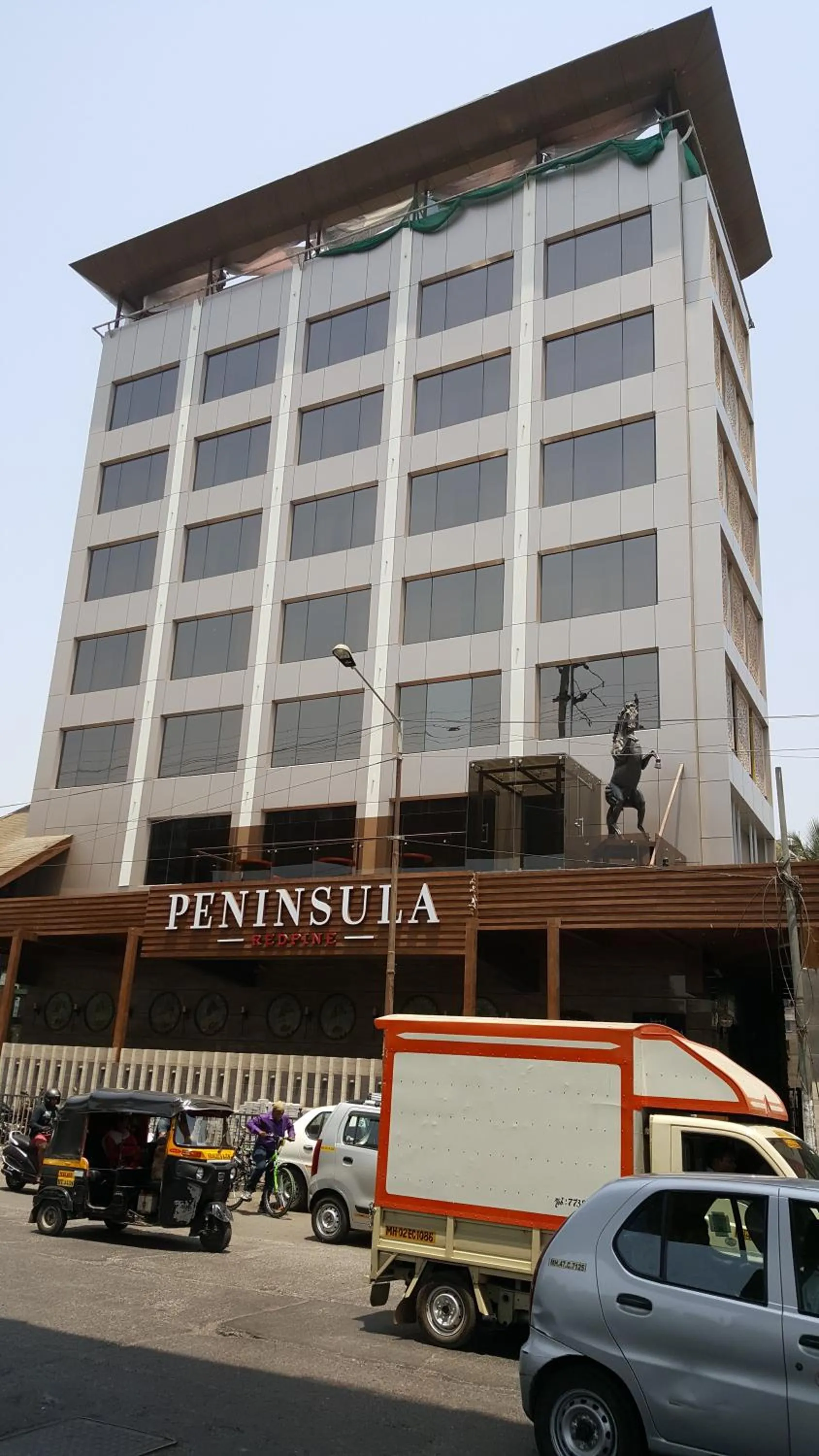 Property building in Hotel Peninsula Redpine