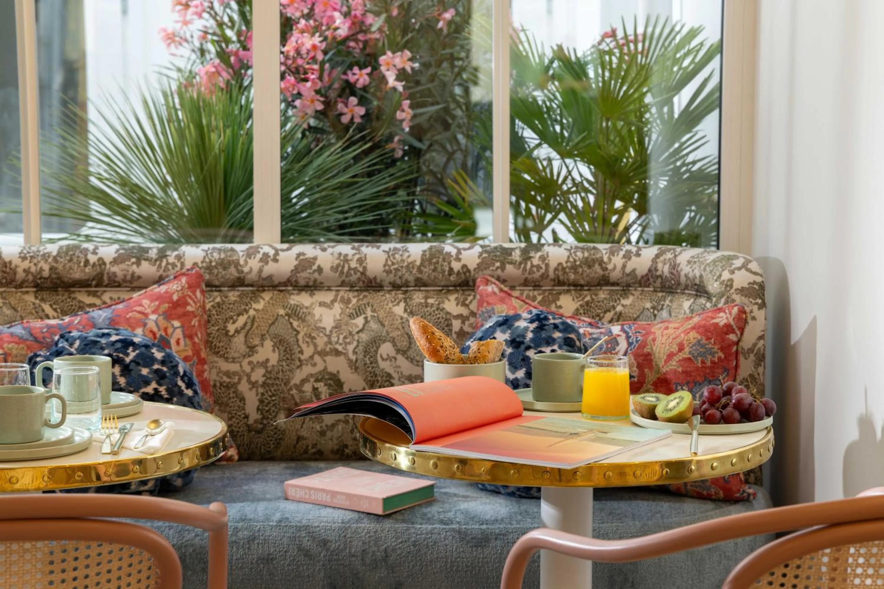 Business facilities in Hôtel l'Inattendu