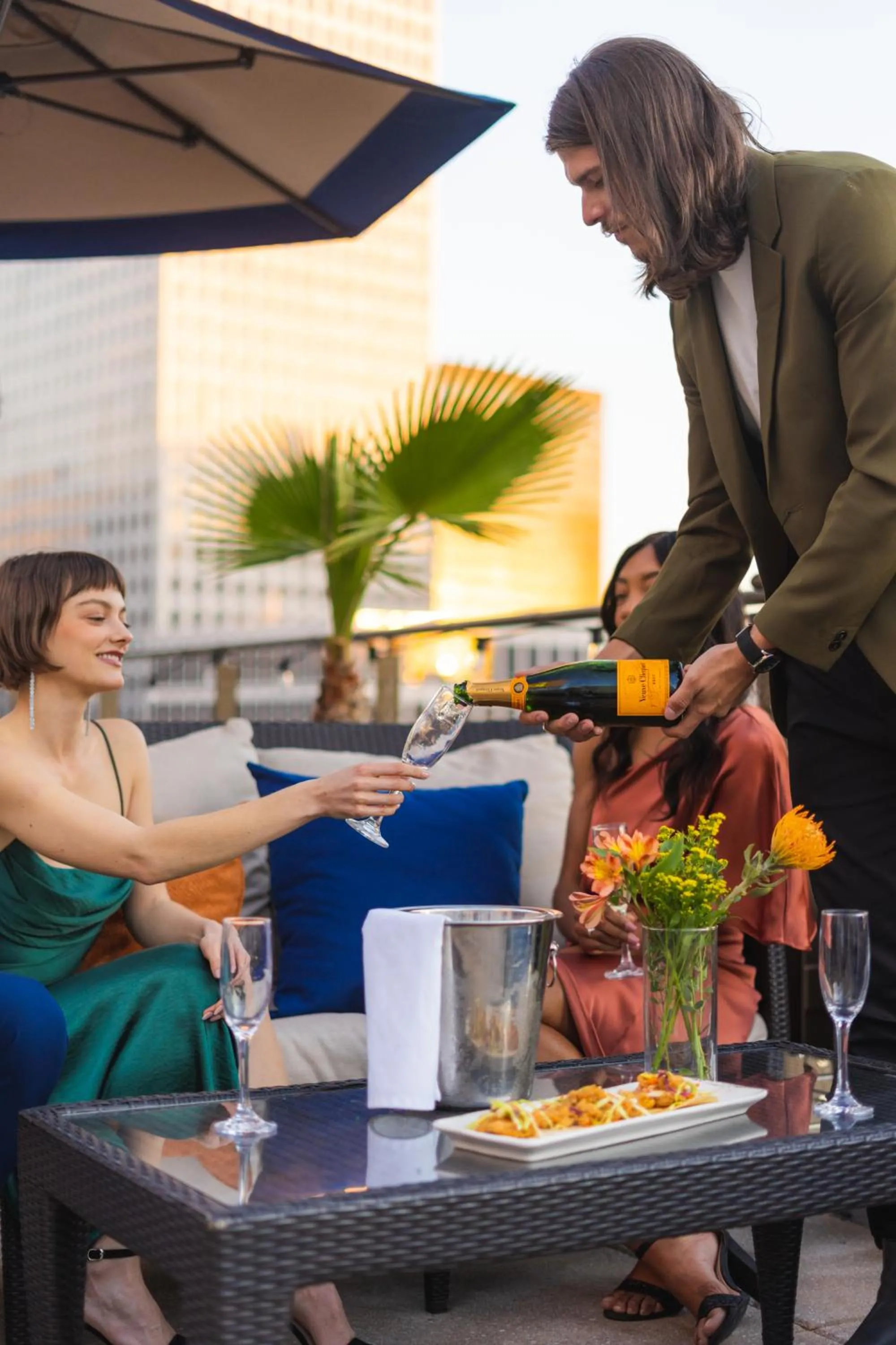 Lounge or bar in NOPSI Hotel New Orleans