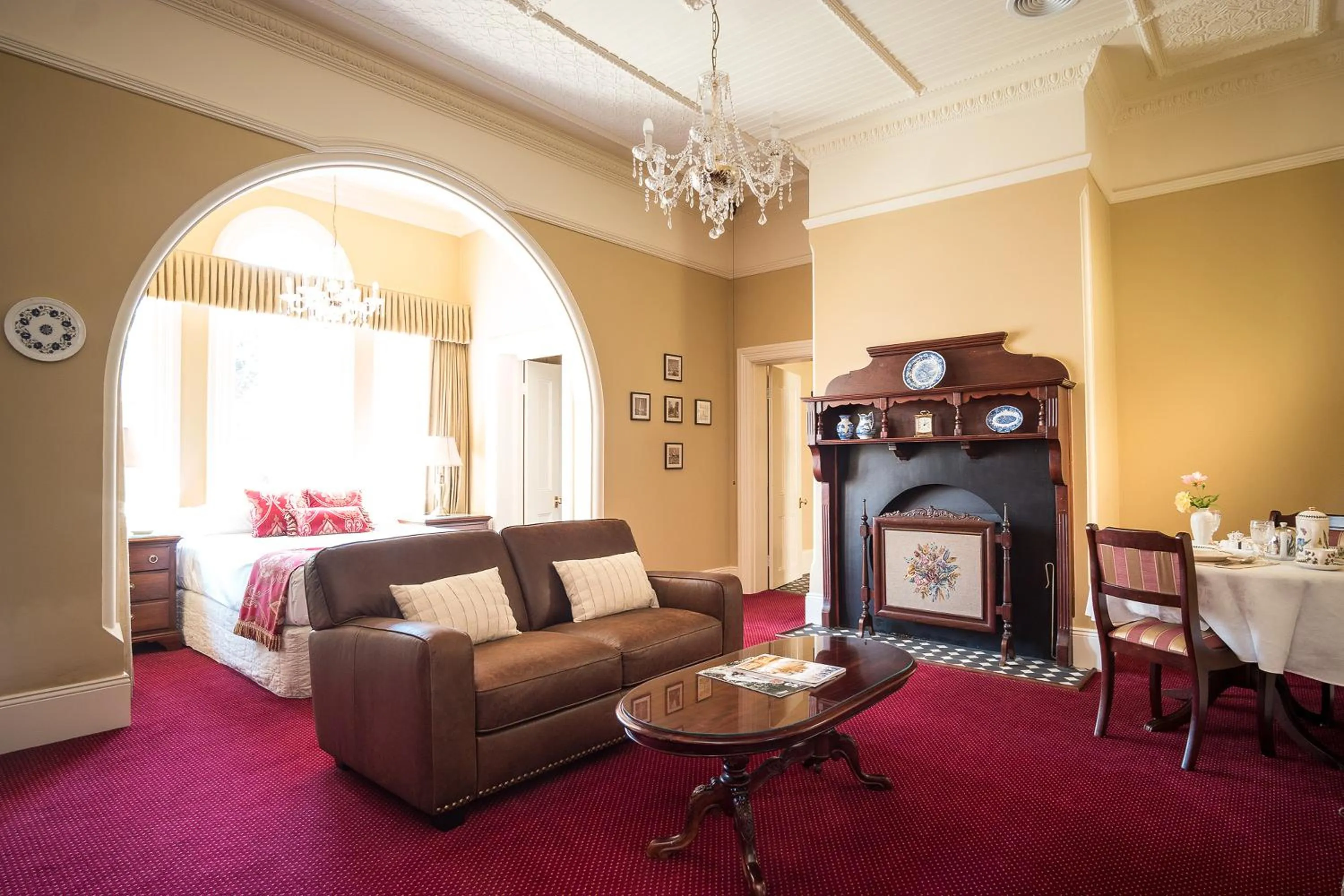 Living room, Bed in Loloma House