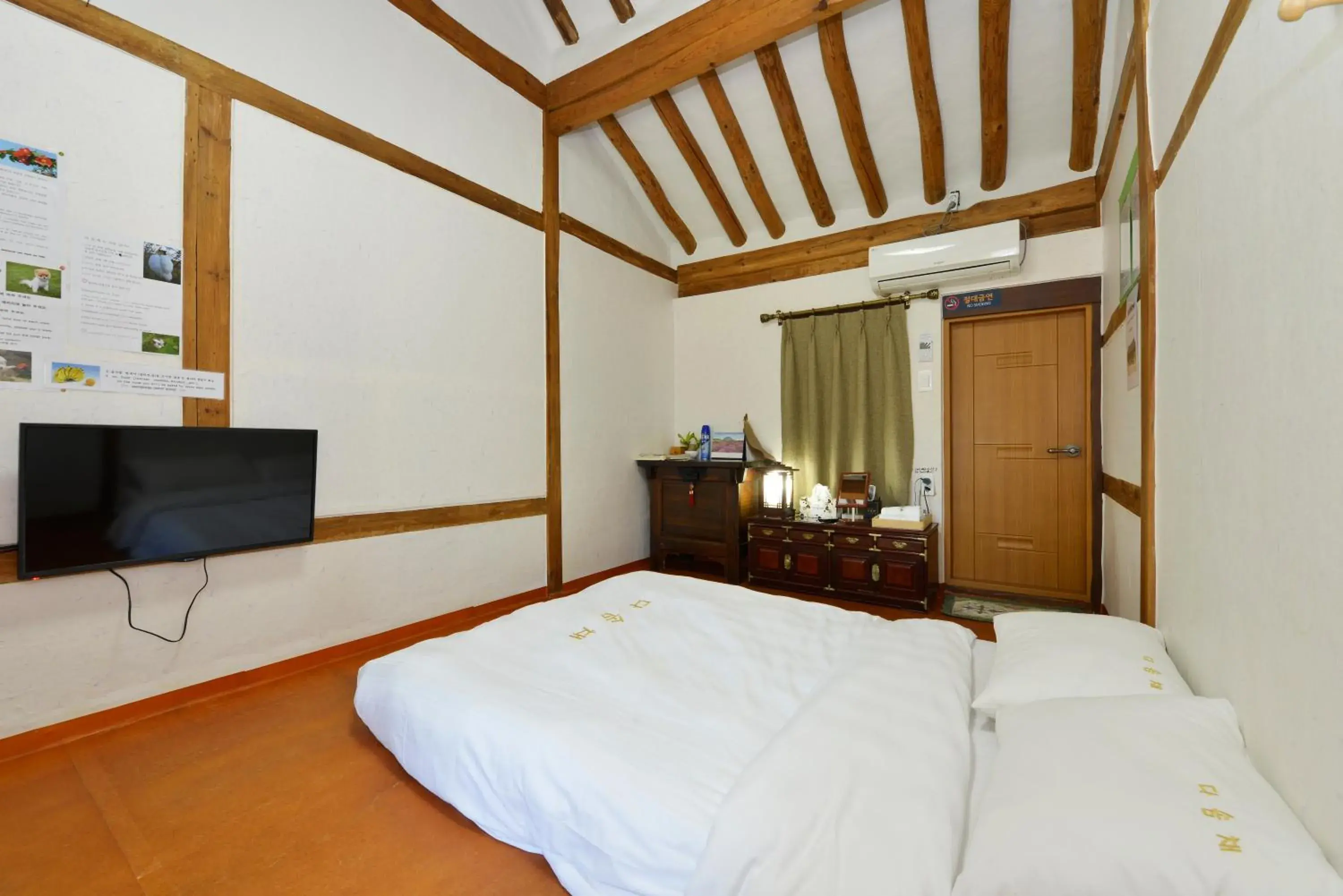 Deluxe Twin Room in Dasomchae Hanok stay Deluxe Twin Room in Dasomchae Hanok stay