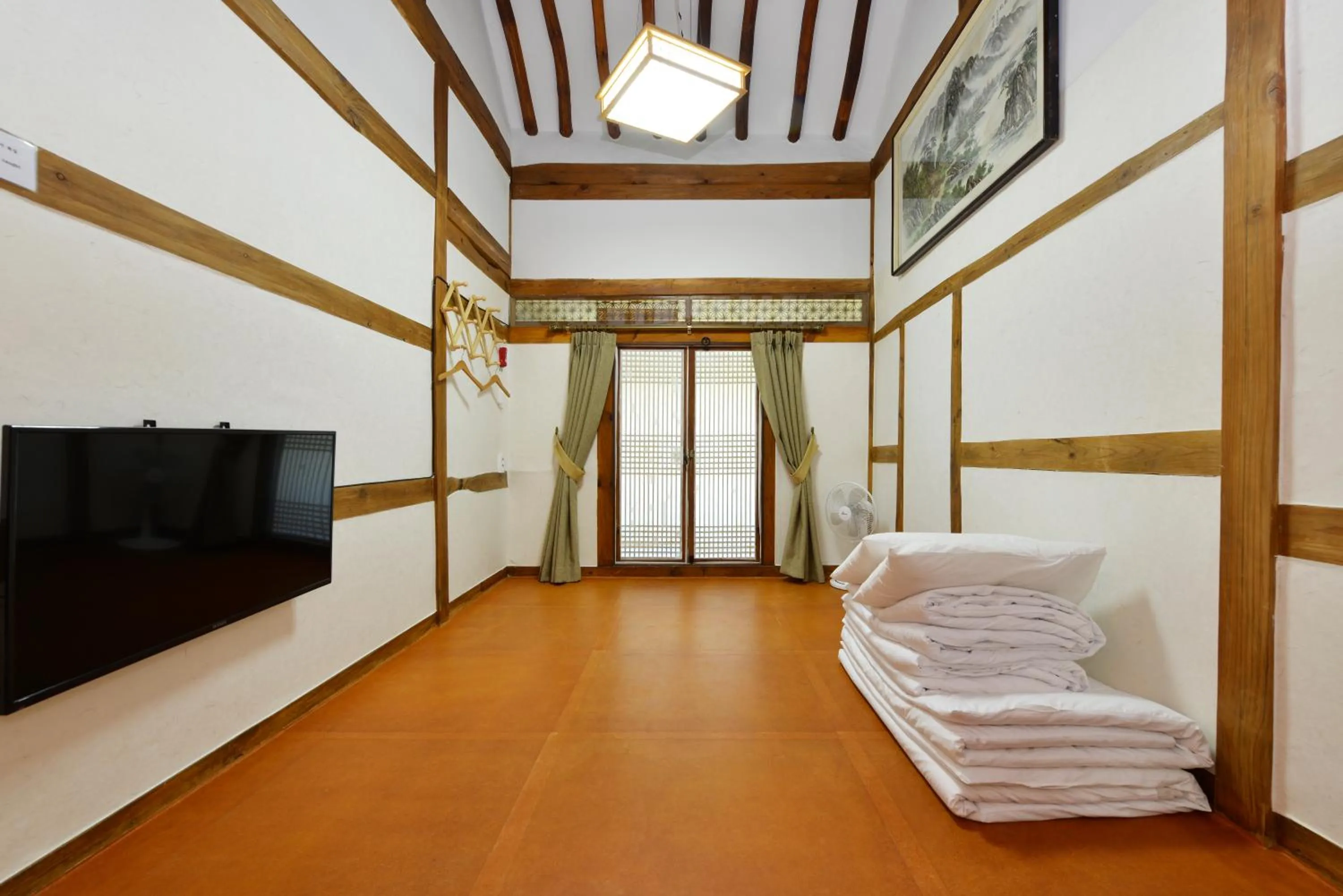 Large Twin Room in Dasomchae Hanok stay