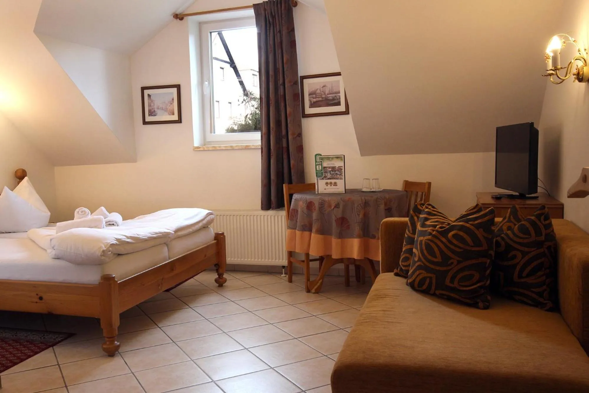 Property building, Bed in Seeberg