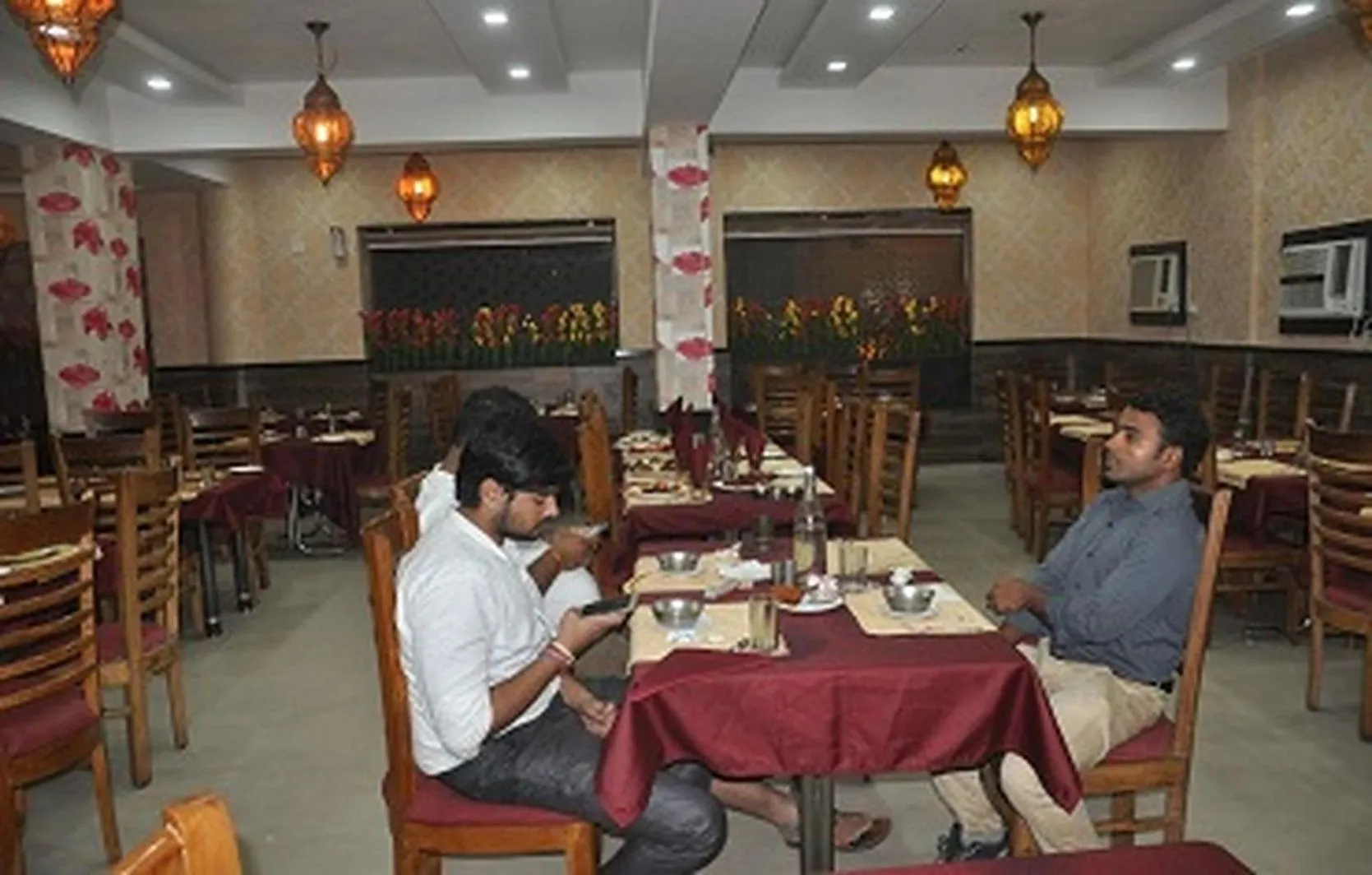 Restaurant/places to eat in Mahabir Sheraton