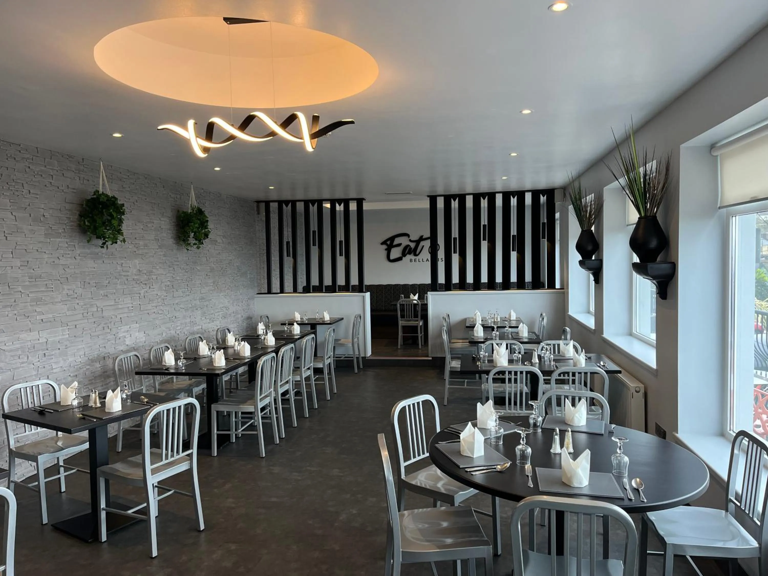 Restaurant/places to eat in Bella Vista Hotel & Self Catering Suites