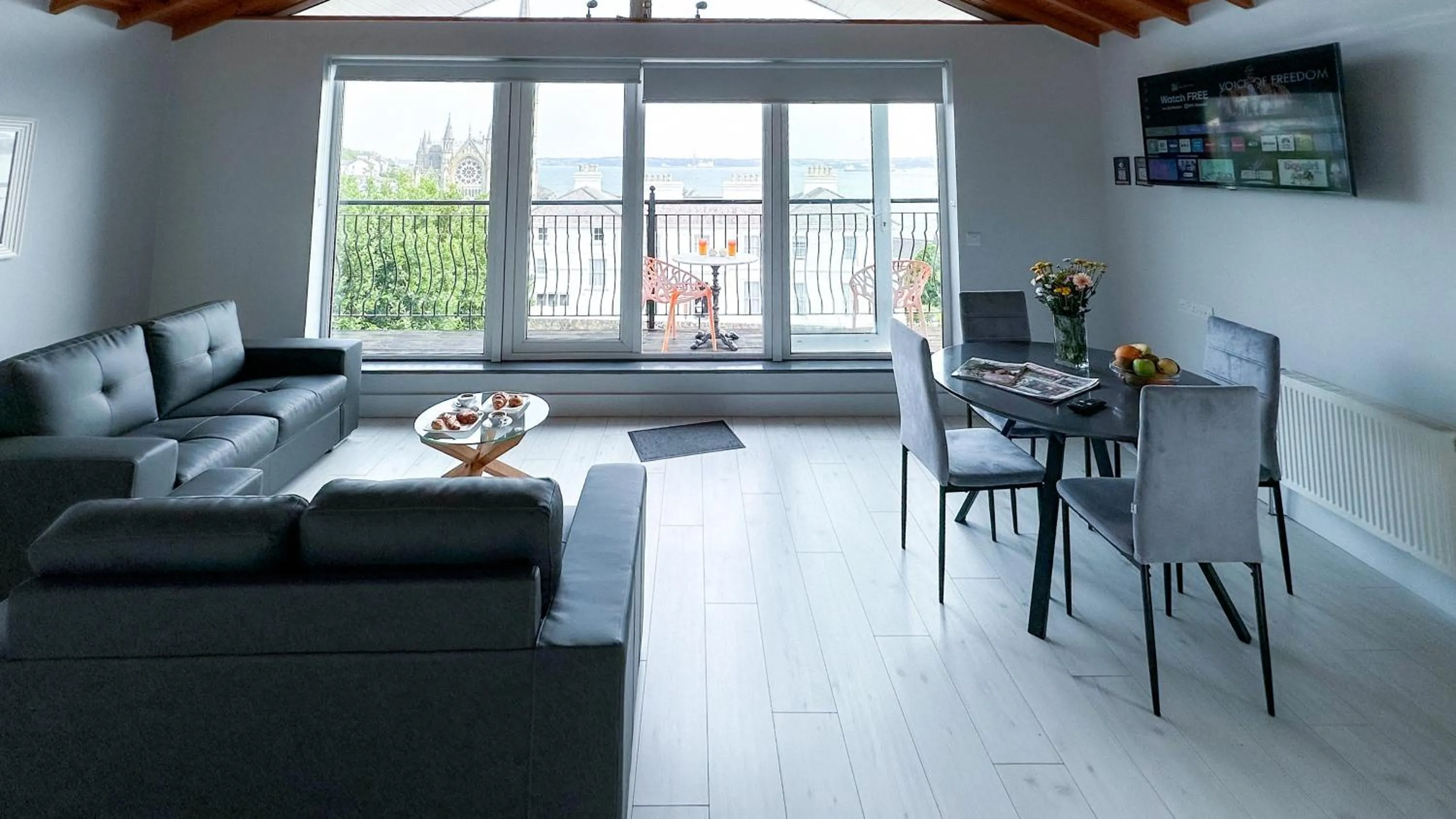 Living room in Bella Vista Hotel & Self Catering Suites