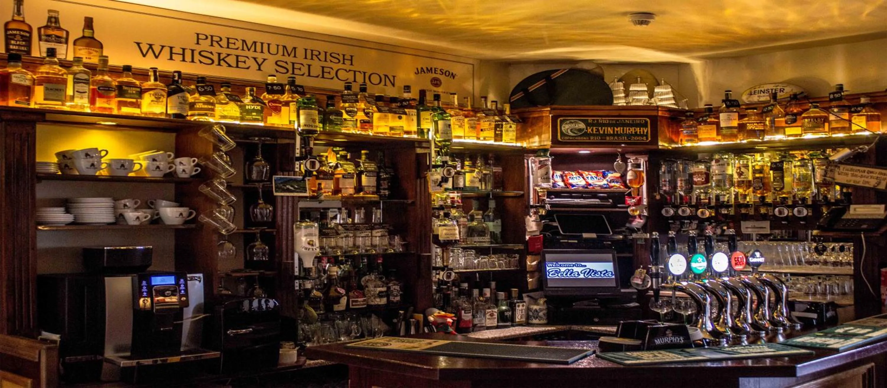 Lounge or bar in Bella Vista Hotel & Self Catering Suites