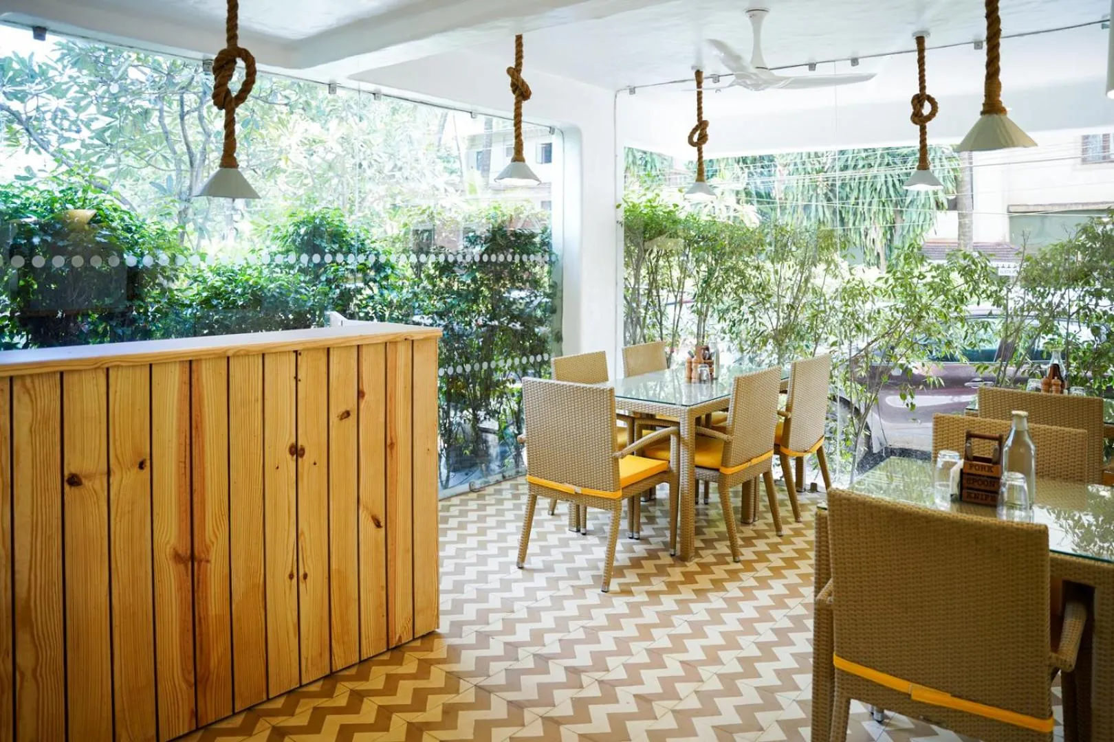 Restaurant/places to eat in Bloom Hotel - Calangute