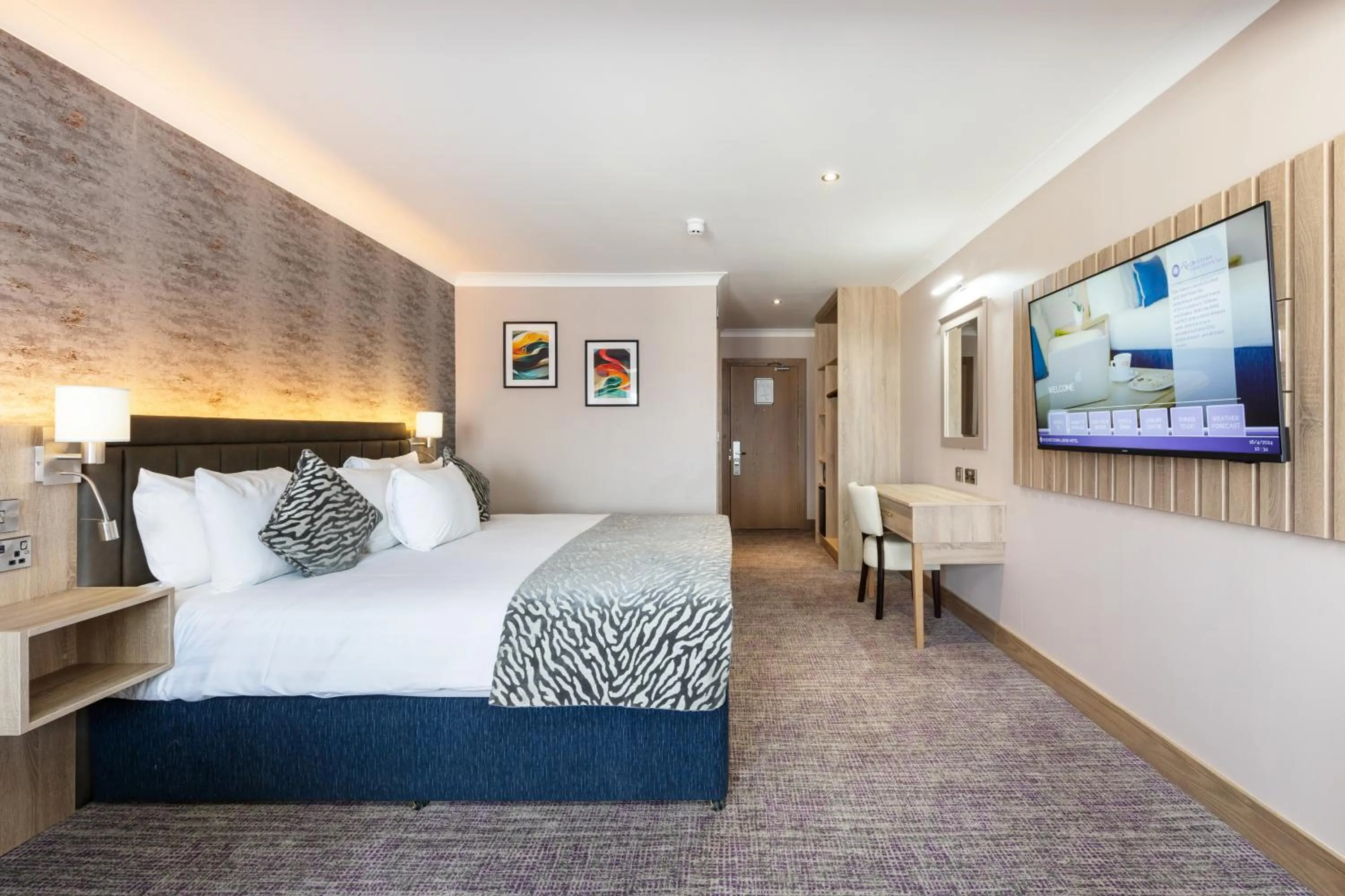 Bed in Rochestown Lodge Hotel