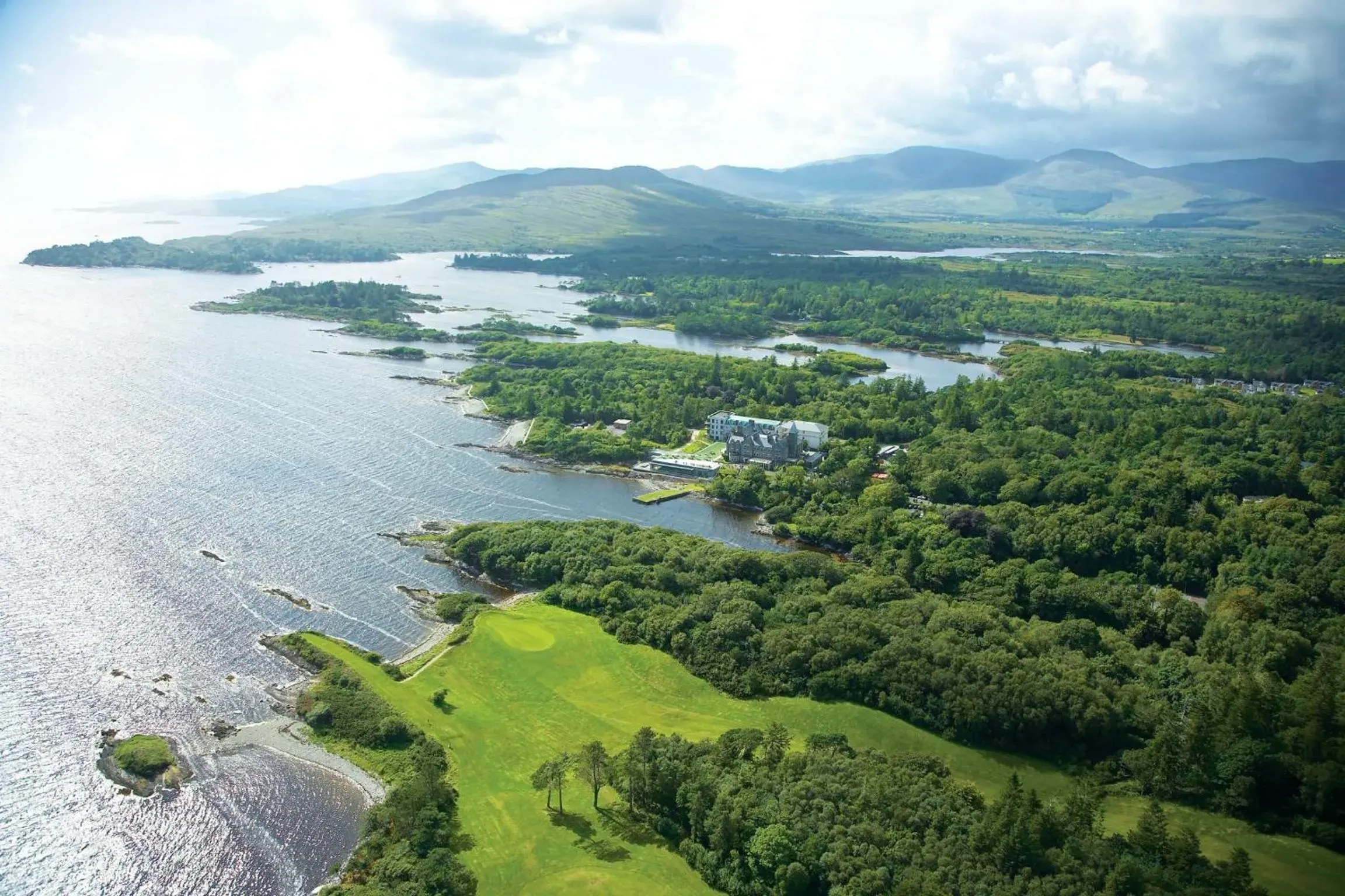 Standard Twin Room with Mountain View in Parknasilla Resort & Spa Standard Twin Room with Mountain View in Parknasilla Resort & Spa