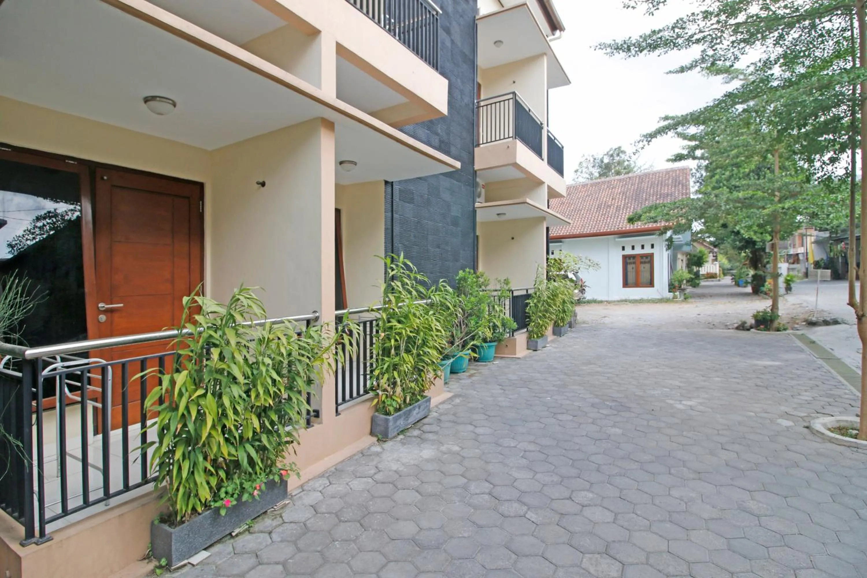Property building in RedDoorz @ Turangga Sari