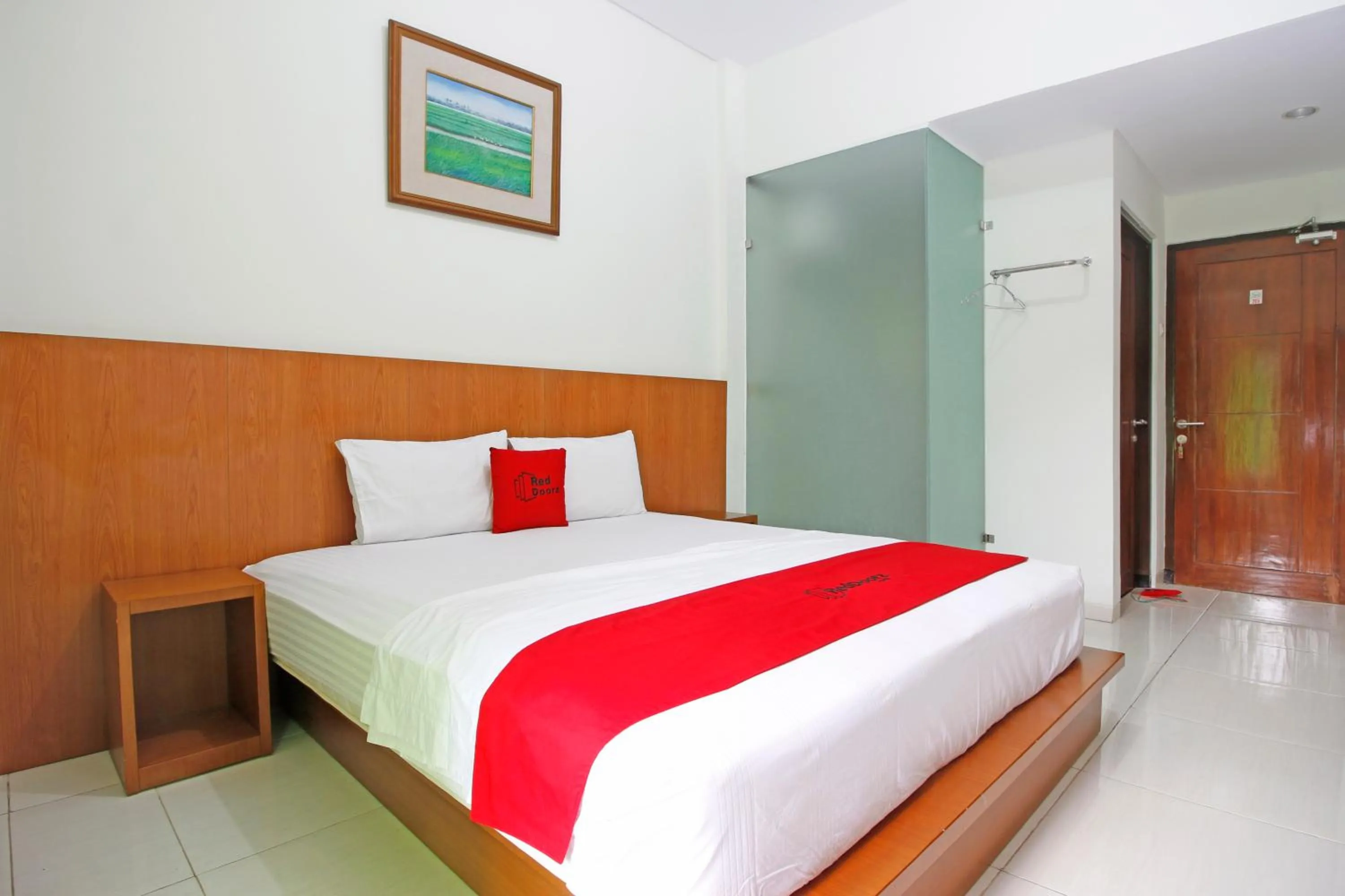 Bedroom, Bed in RedDoorz @ Turangga Sari