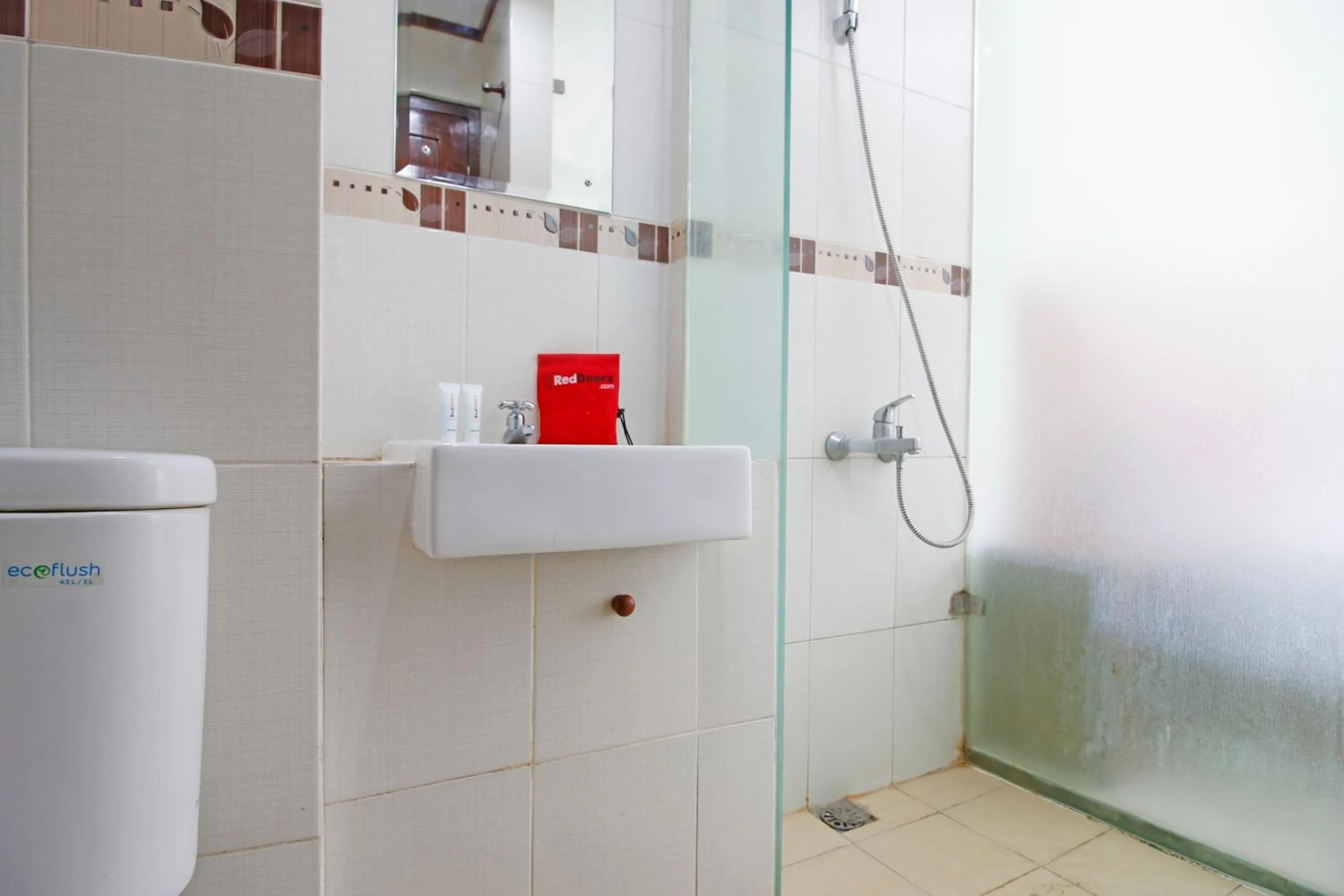 Bathroom in RedDoorz @ Turangga Sari