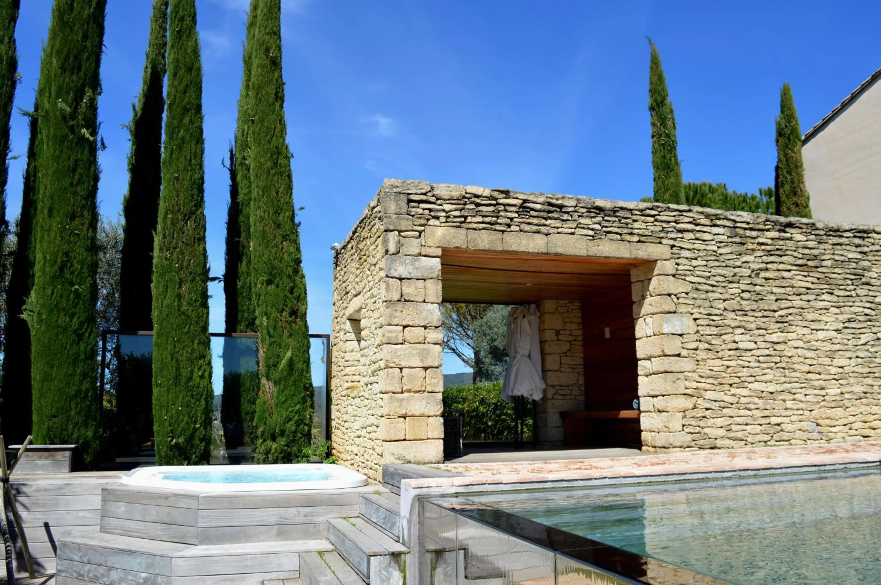 Pool view in Domaine des Andéols