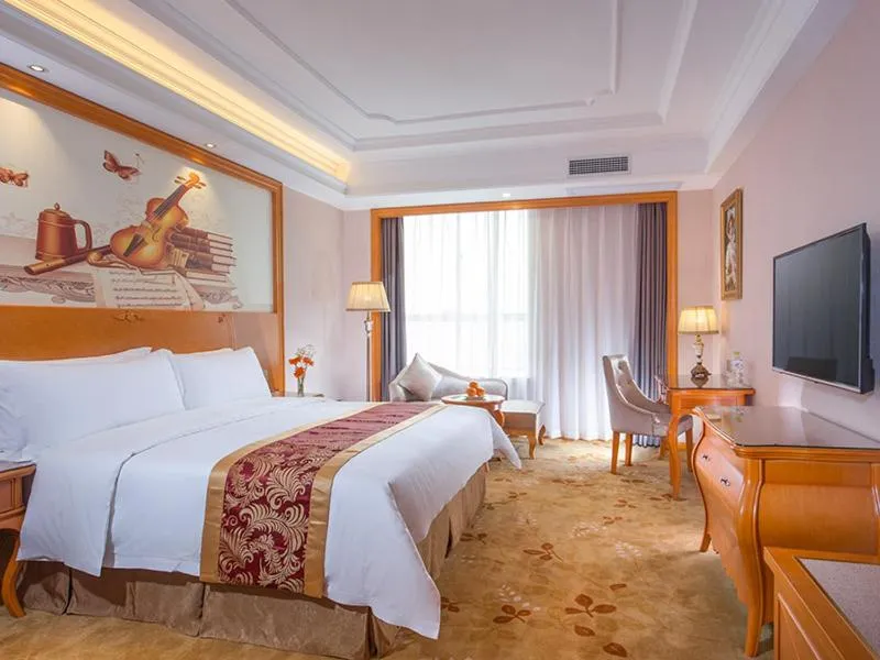 Bed in Venus Royal Hotel Guilin Airport