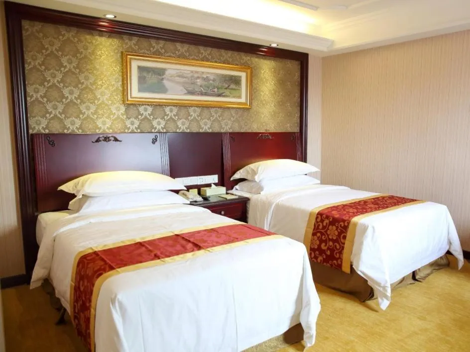 Vienna International Hotel Shanghai Pudong Xinchang Old Town Subway Station