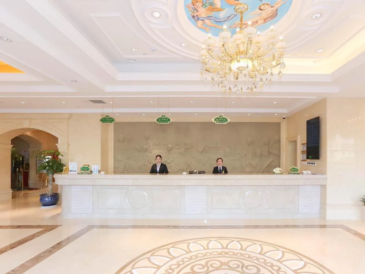 Vienna International Hotel Shanghai Pudong Xinchang Old Town Subway Station