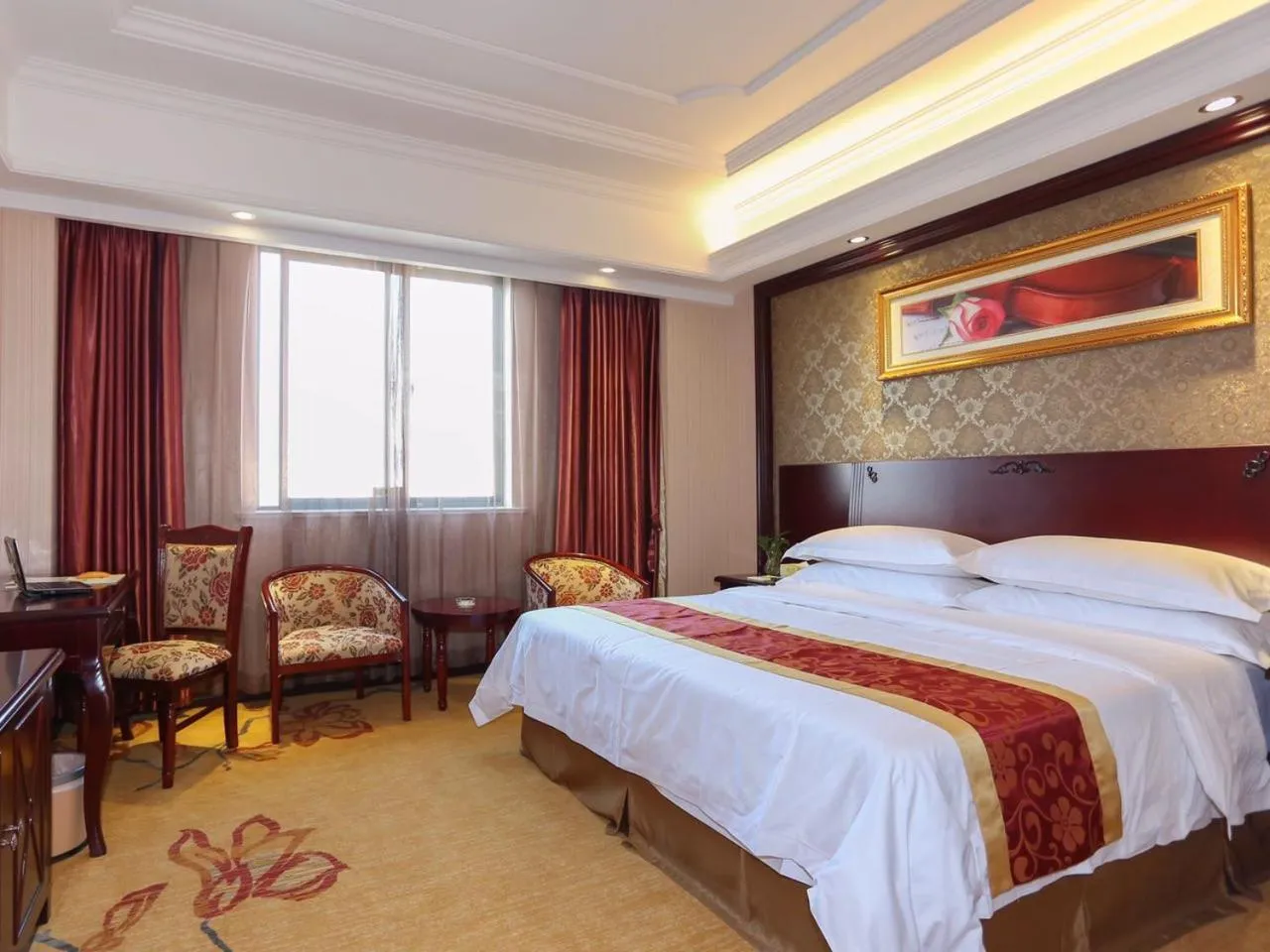 Vienna International Hotel Shanghai Pudong Xinchang Old Town Subway Station