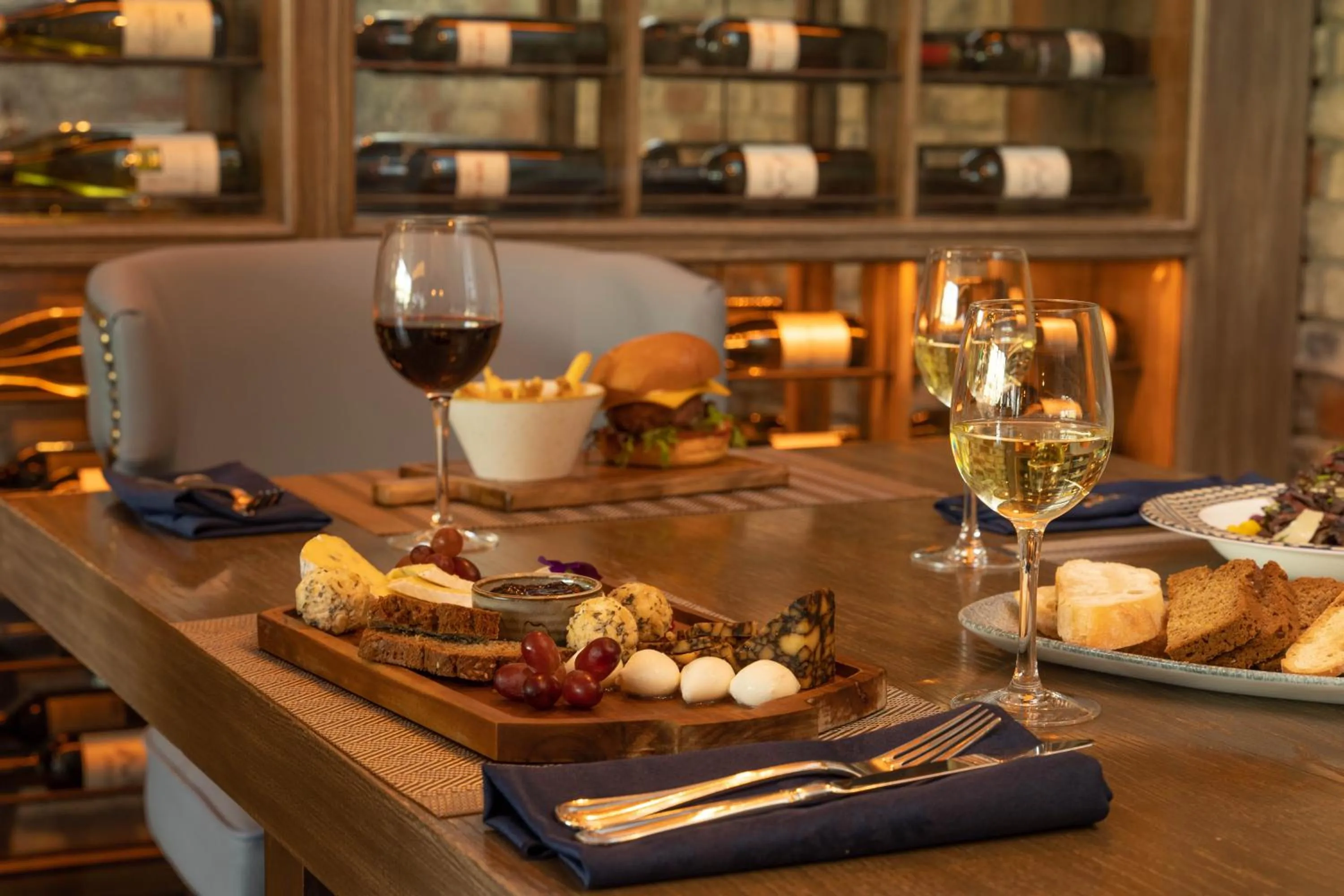 Restaurant/places to eat in Harbour Hotel