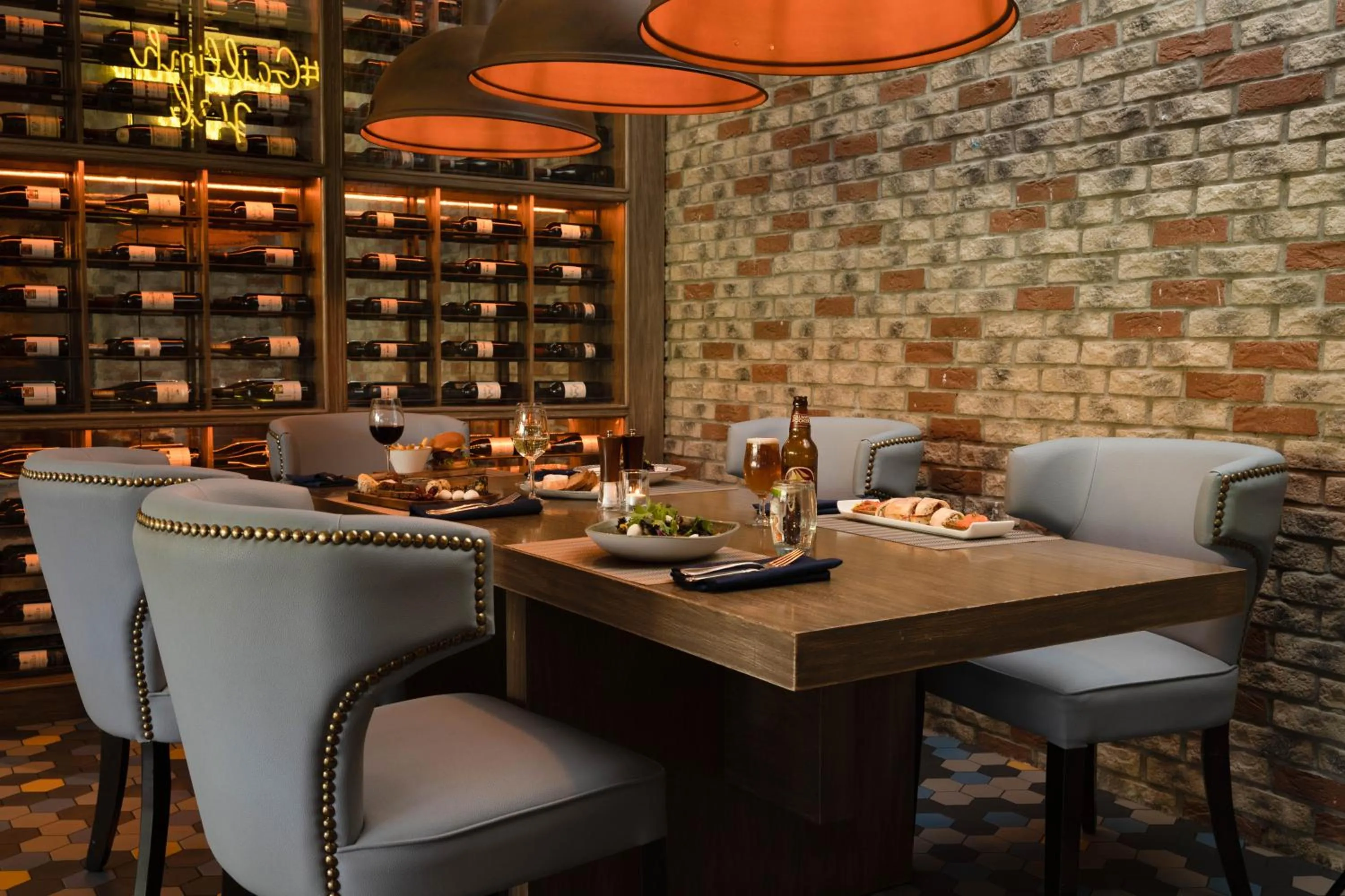 Restaurant/places to eat in Harbour Hotel