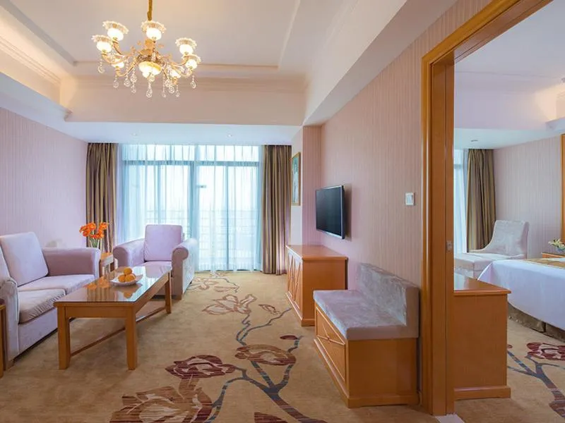 Bed in Vienna Hotel Huizhou Baiyun Road