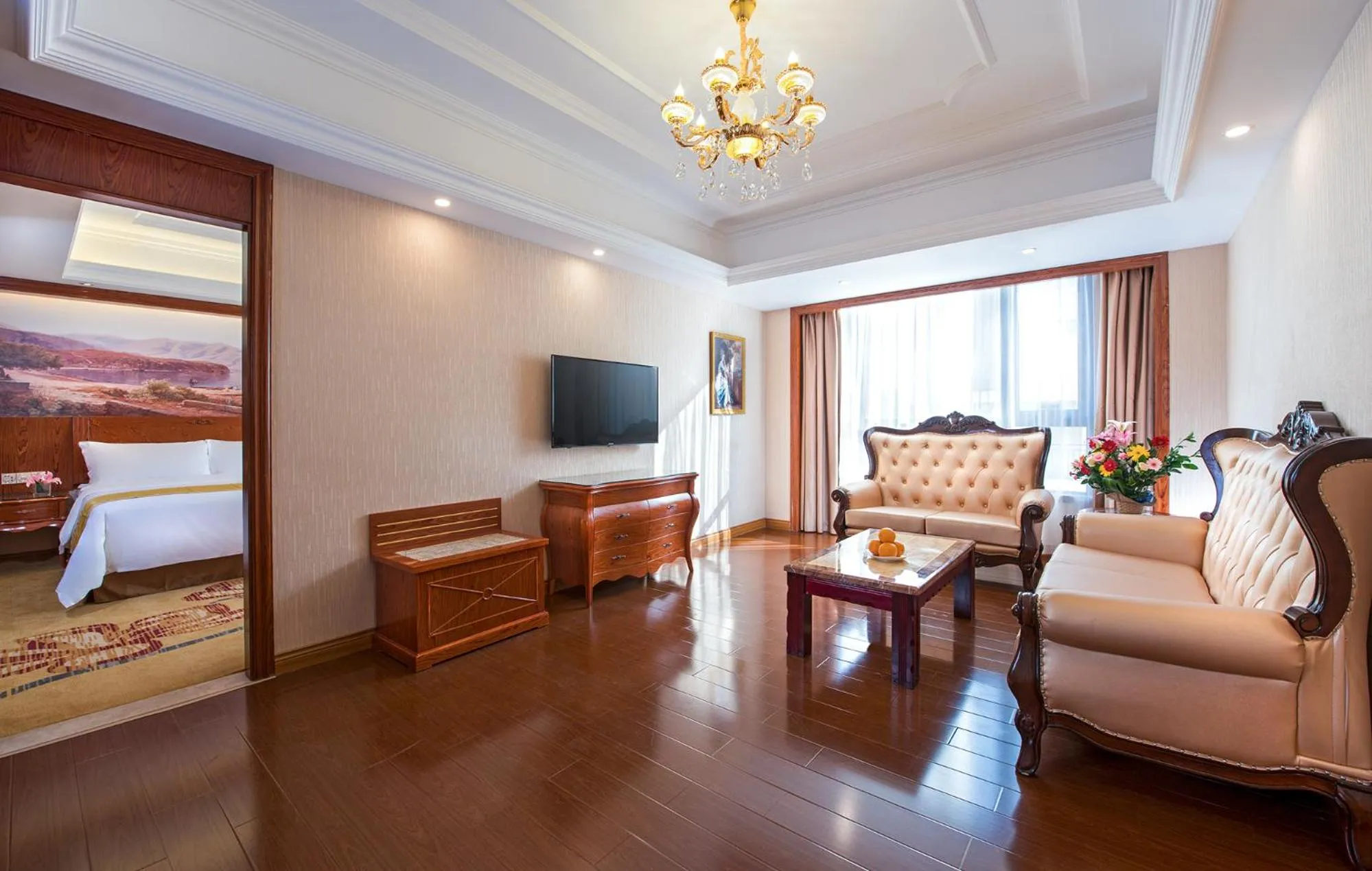 Photo of the whole room, Bed in Vienna International Hotel Jieyang Yangmei Jade hotel