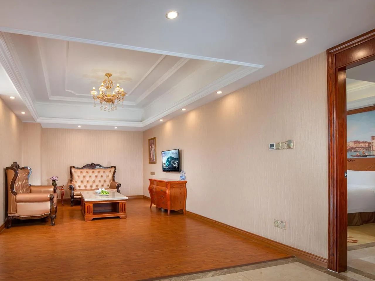 Living room, Bed in Vienna International Hotel Jieyang Yangmei Jade hotel