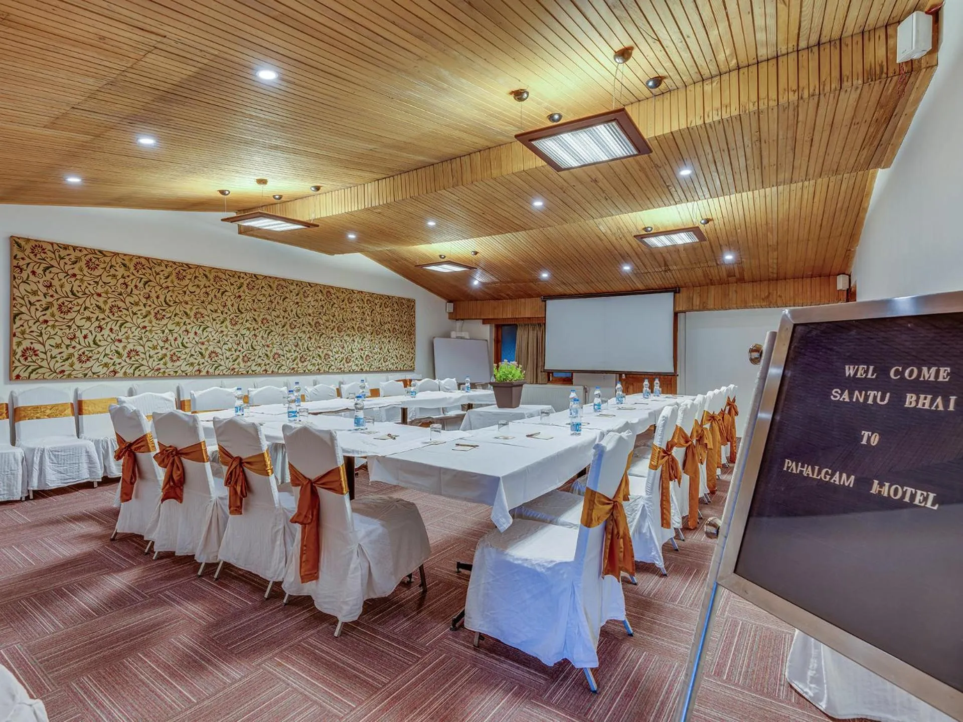 Meeting/conference room in Pahalgam Hotel
