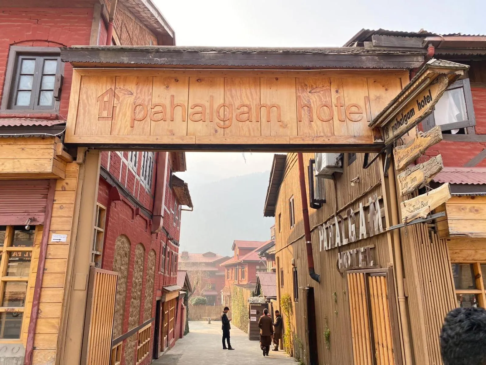 Facade/entrance in Pahalgam Hotel