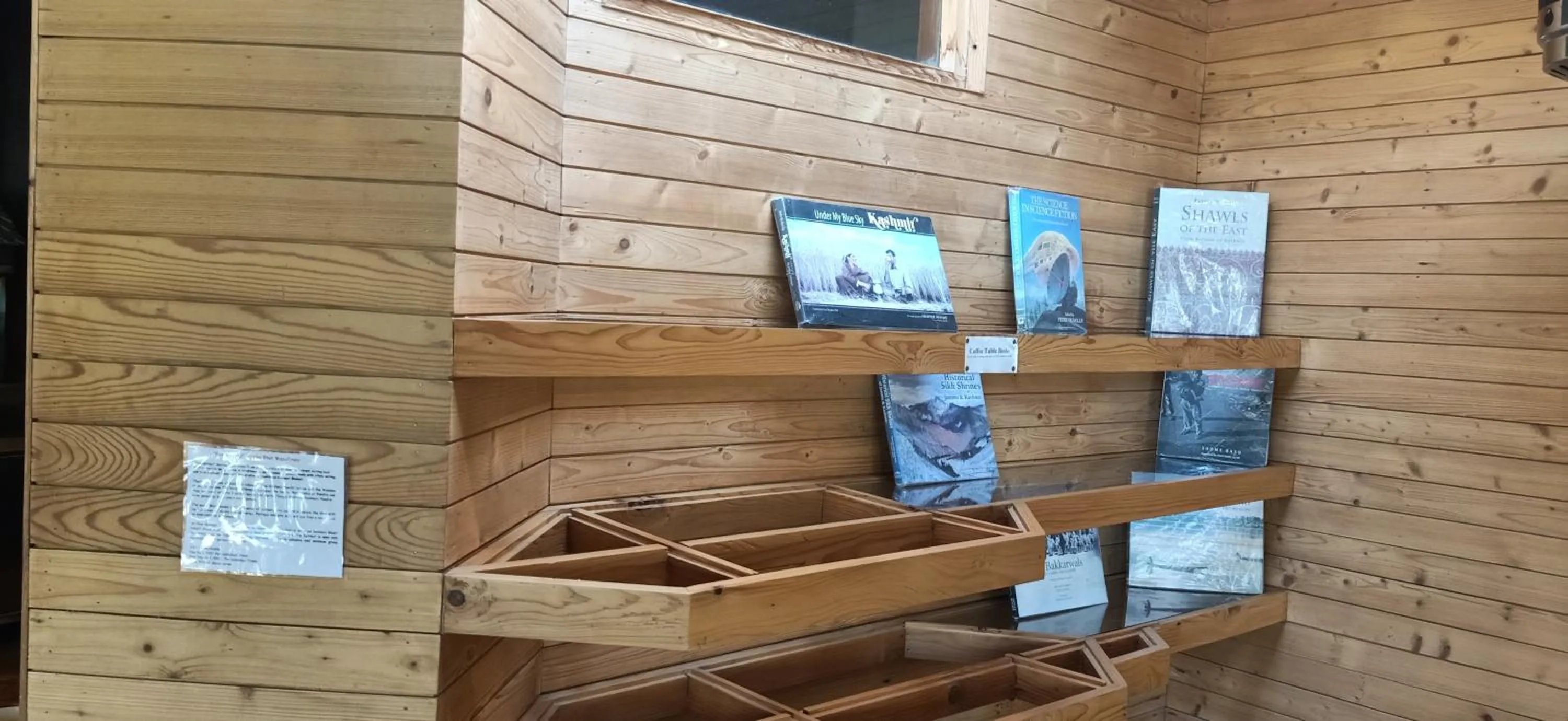 Lounge or bar in Pahalgam Hotel