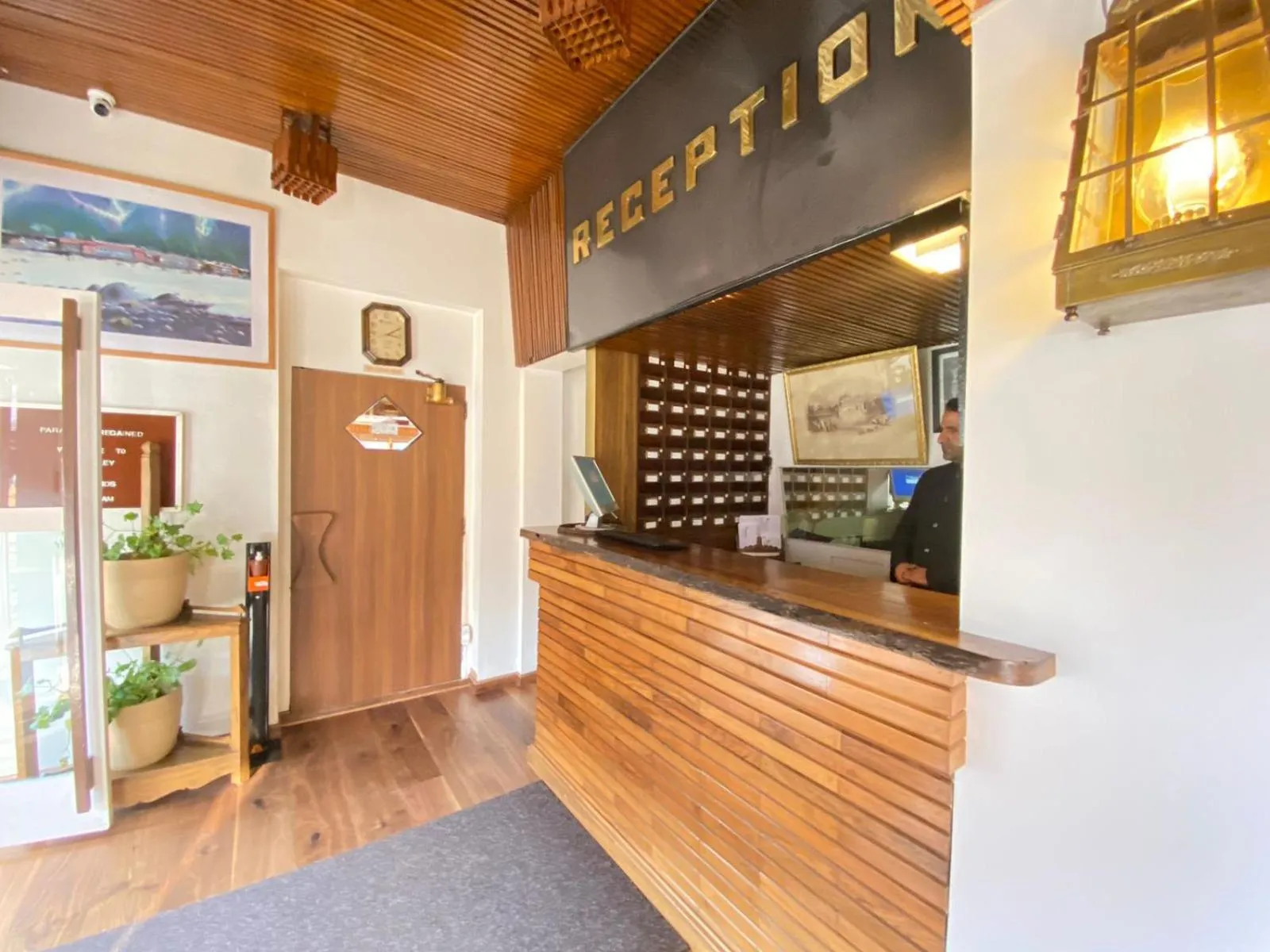 Text overlay in Pahalgam Hotel