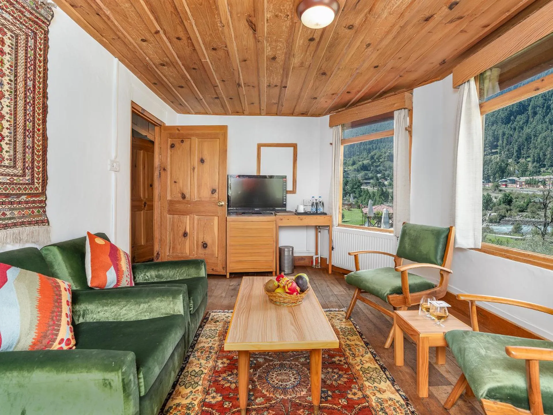 Living room in Pahalgam Hotel