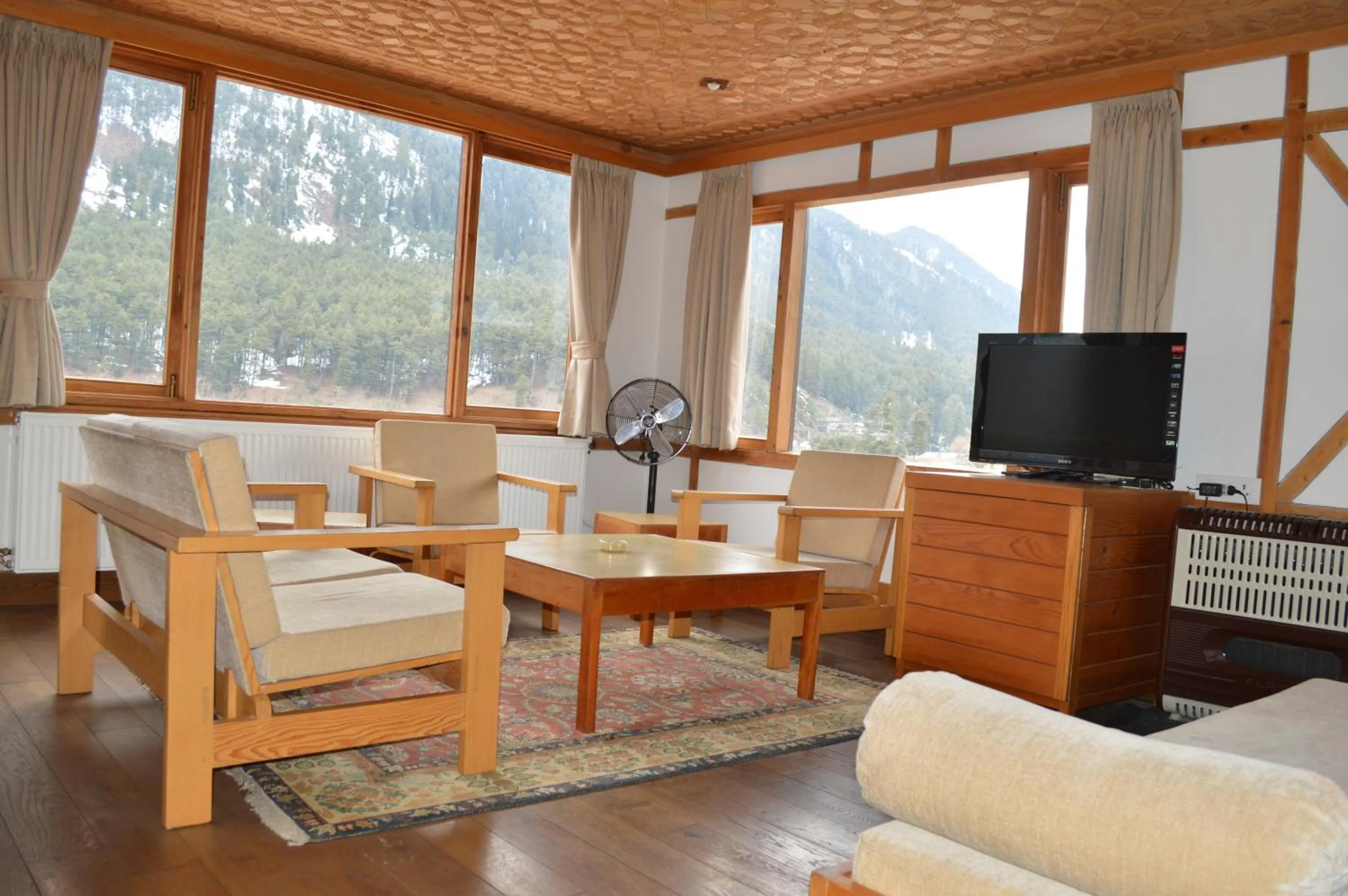 Living room in Pahalgam Hotel