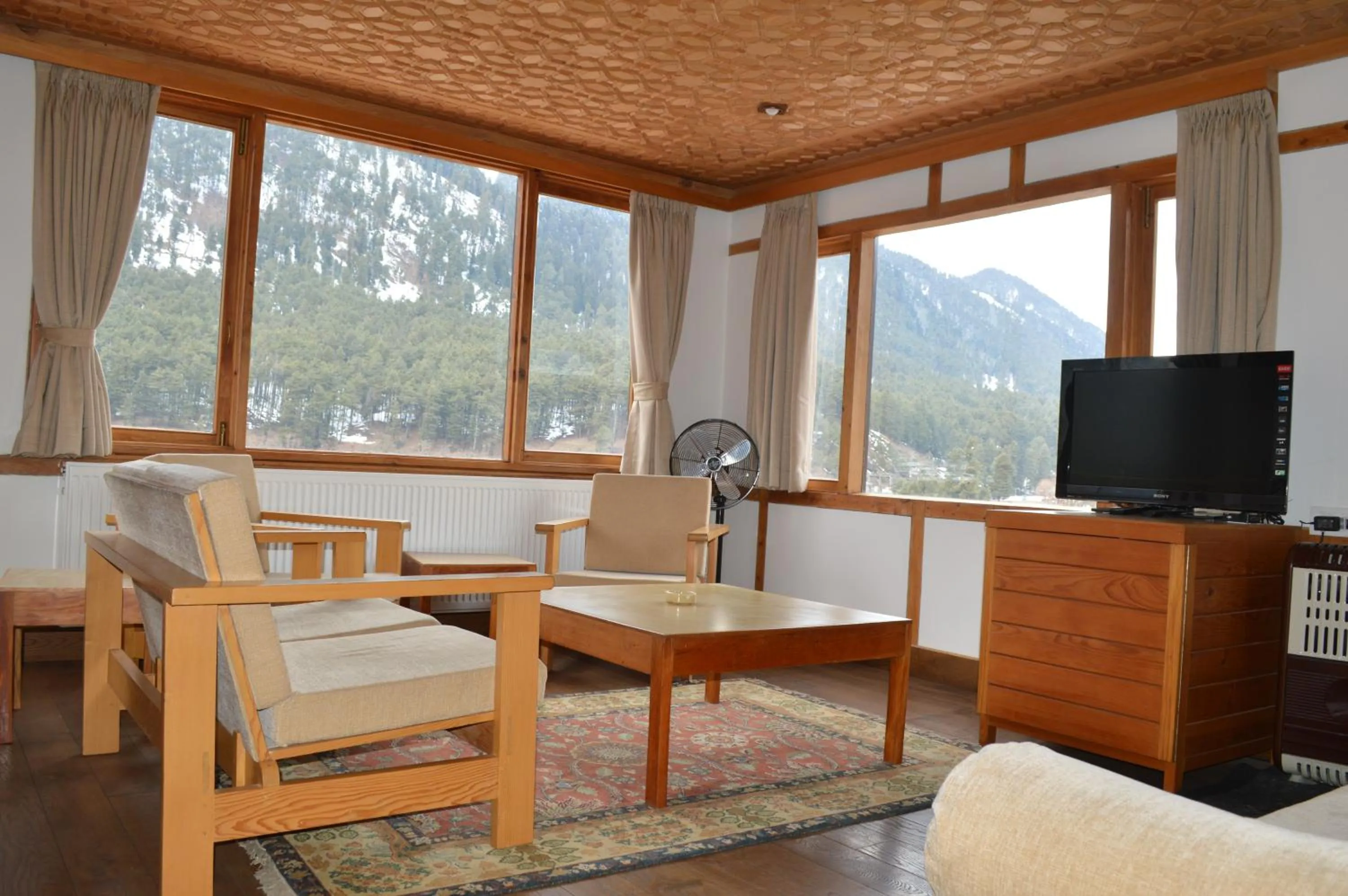 Living room in Pahalgam Hotel