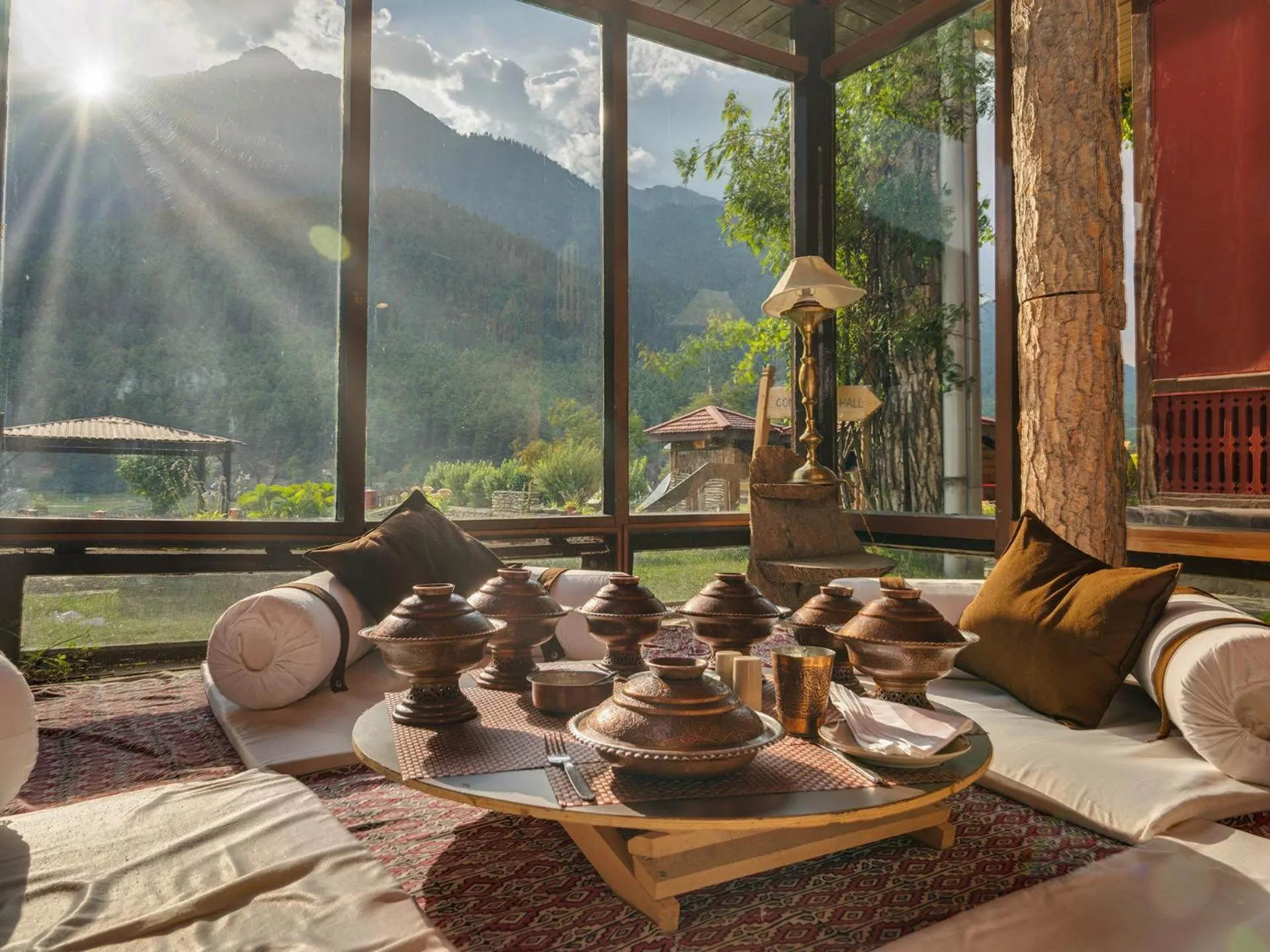 Restaurant/places to eat in Pahalgam Hotel