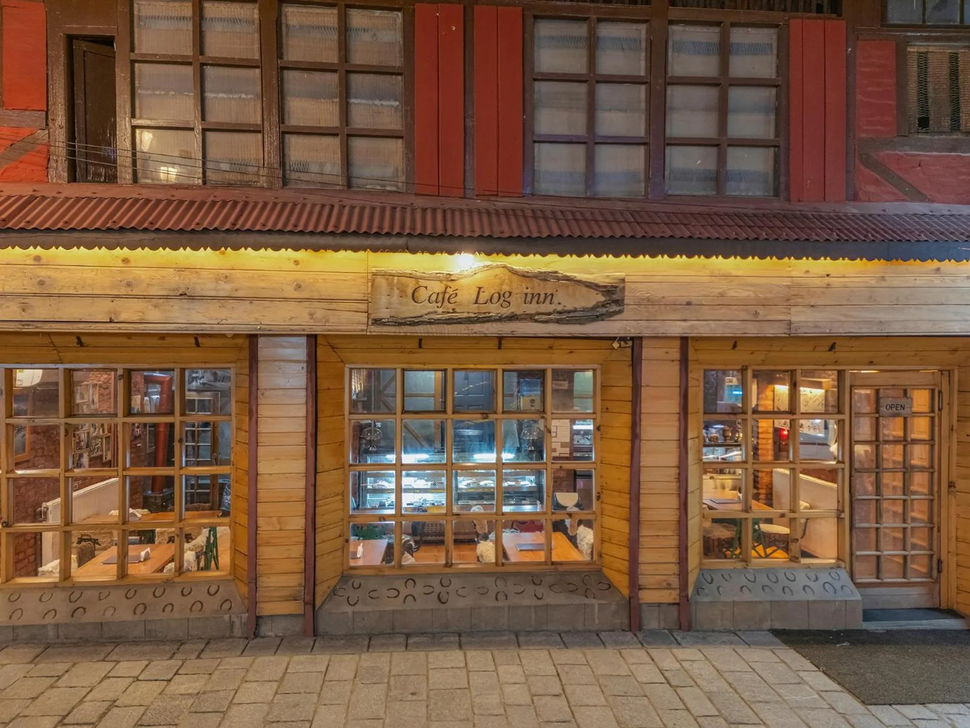 Coffee/tea facilities in Pahalgam Hotel