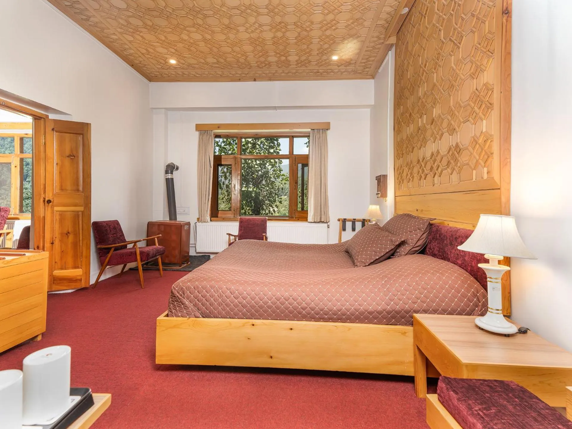 Bedroom, Bed in Pahalgam Hotel